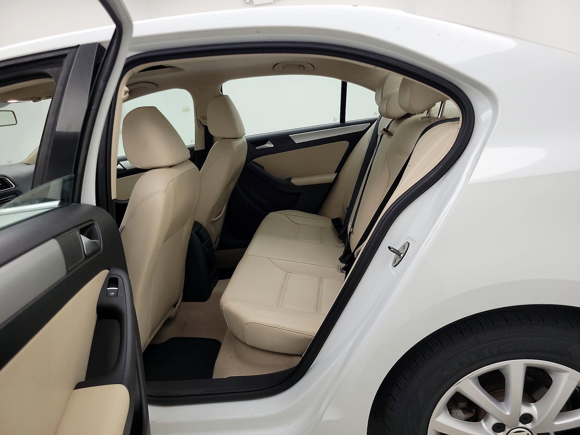 Thumbnail: 2014 Volkswagen Jetta - 18