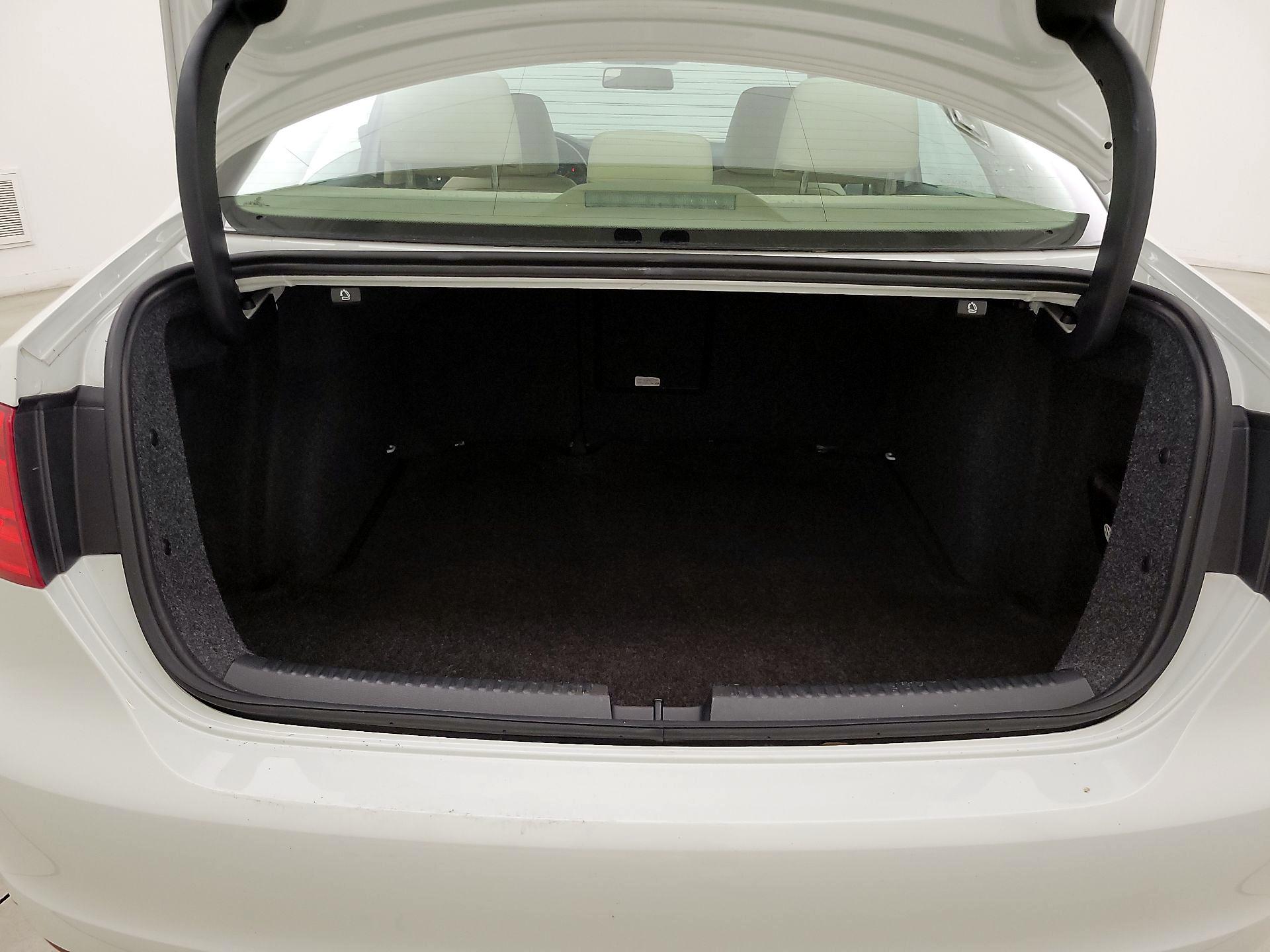 Thumbnail: 2014 Volkswagen Jetta - 19