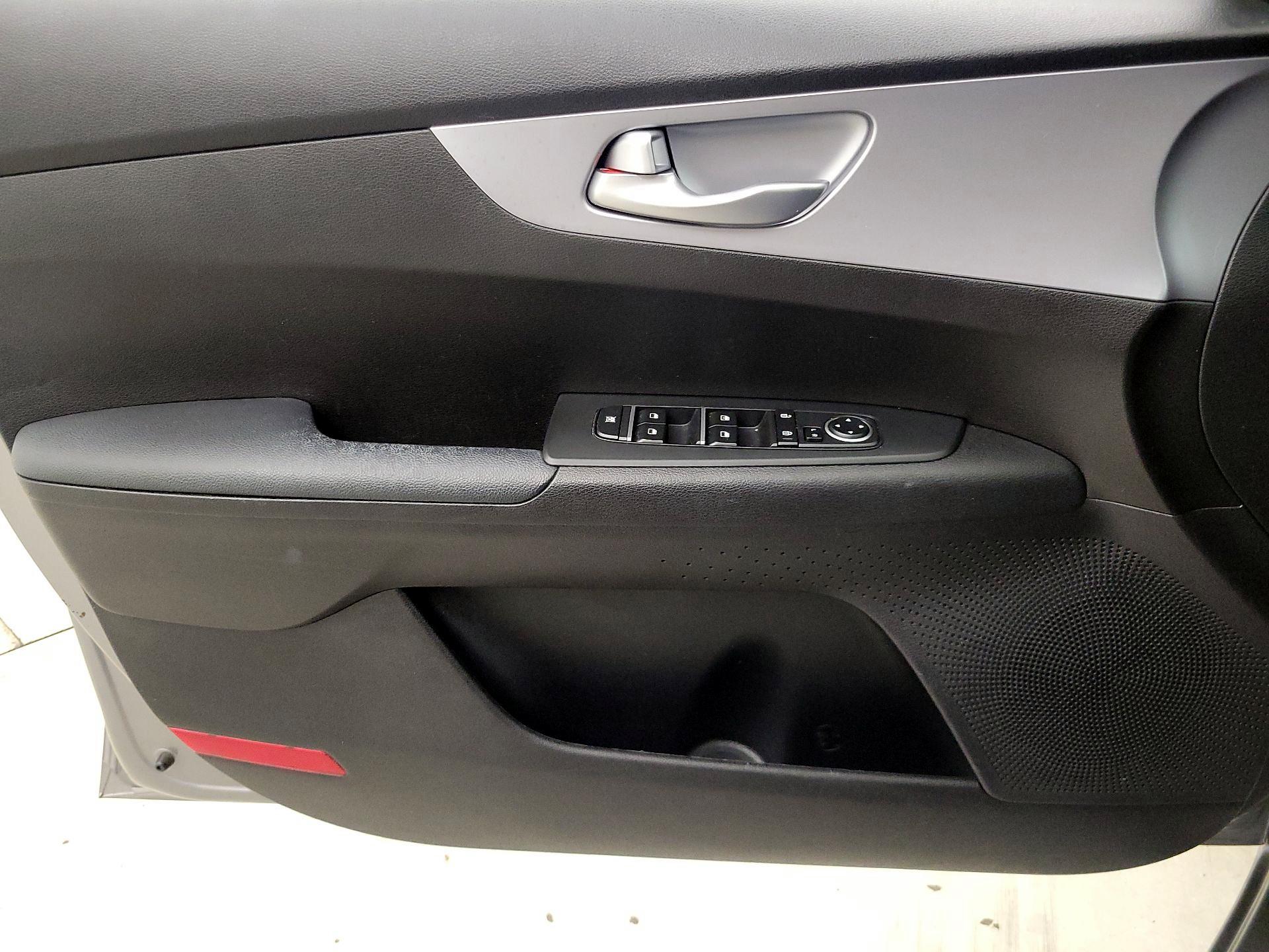 Thumbnail: 2023 Kia Forte - 12