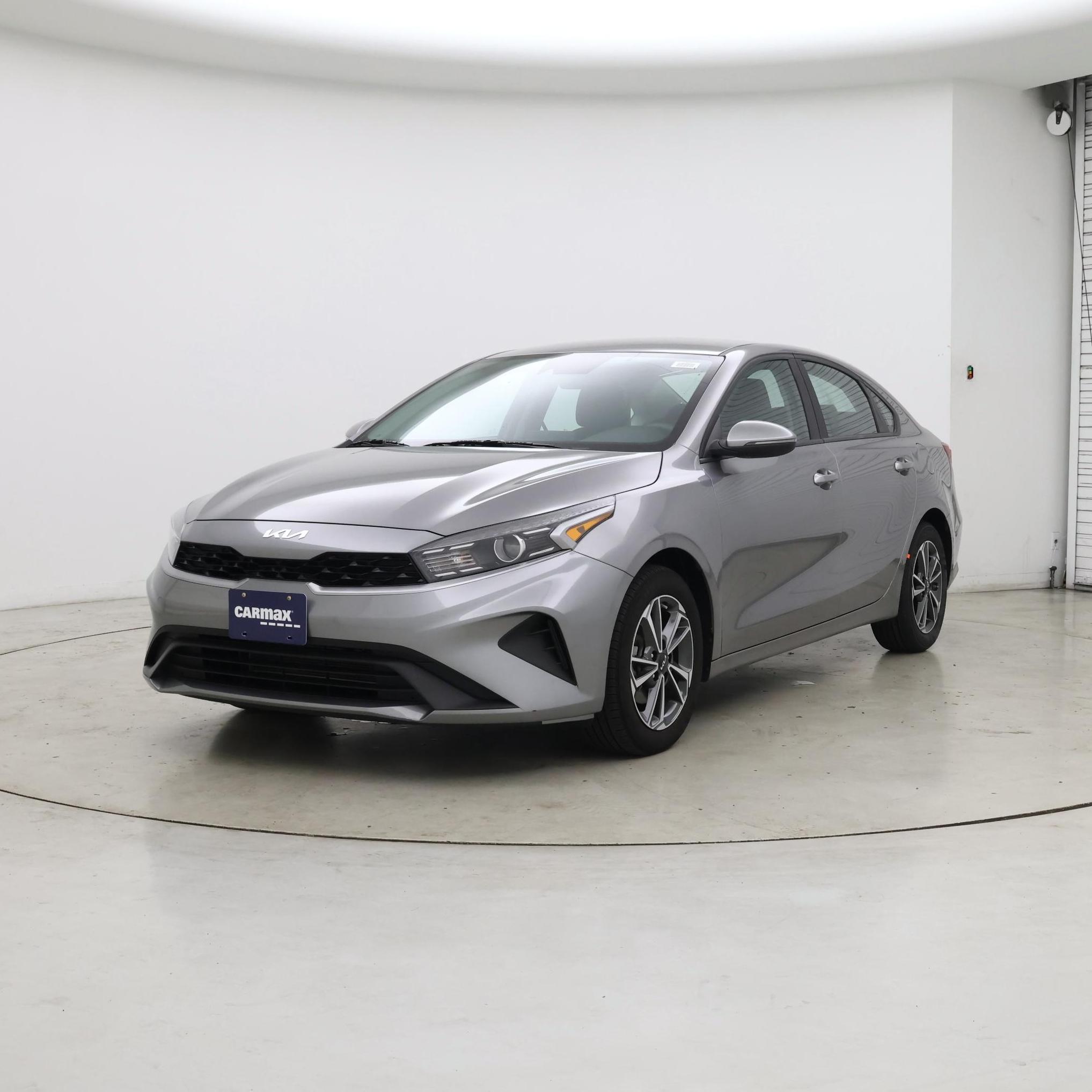 Thumbnail: 2023 Kia Forte - 4