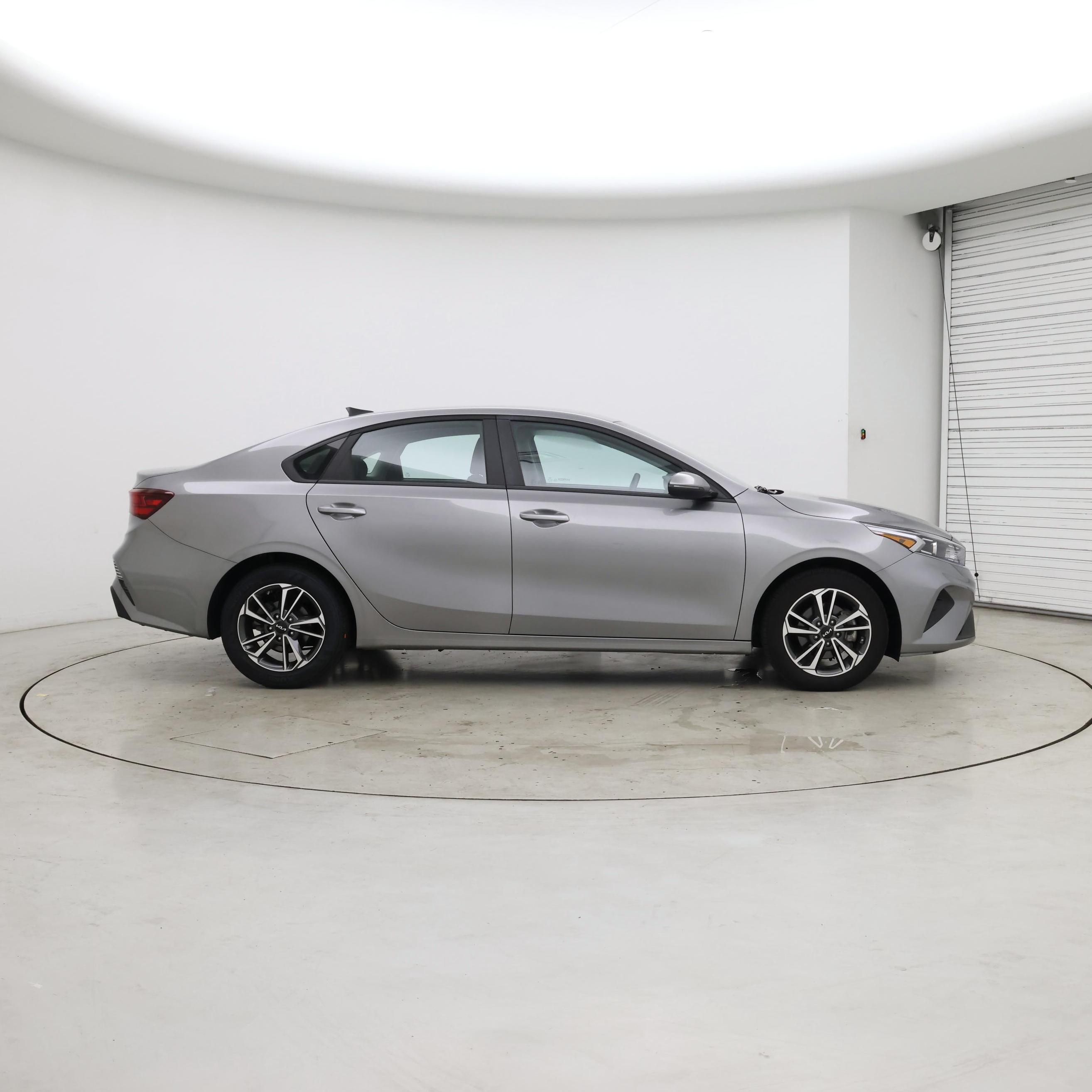 Thumbnail: 2023 Kia Forte - 7
