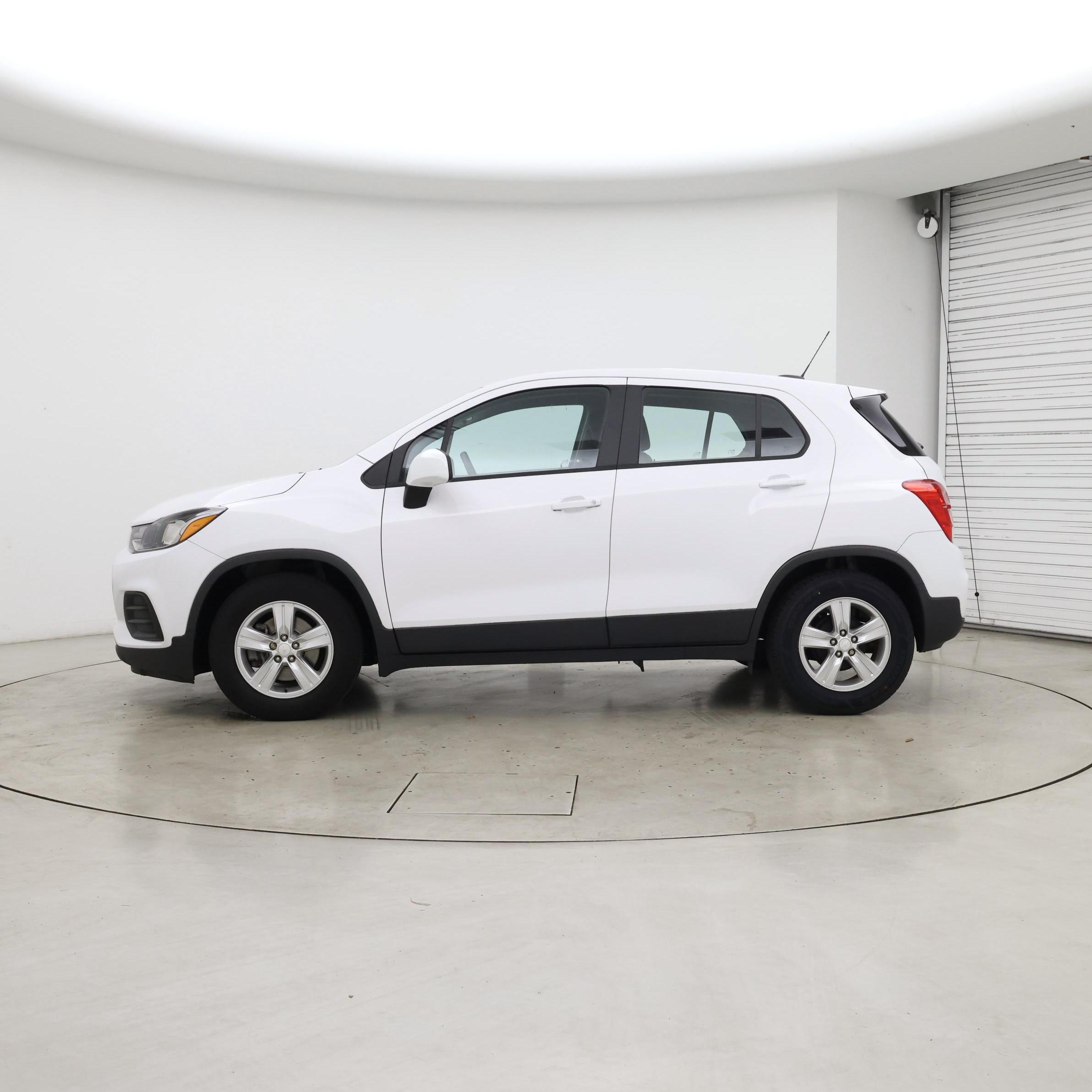 Thumbnail: 2020 Chevrolet Trax - 3
