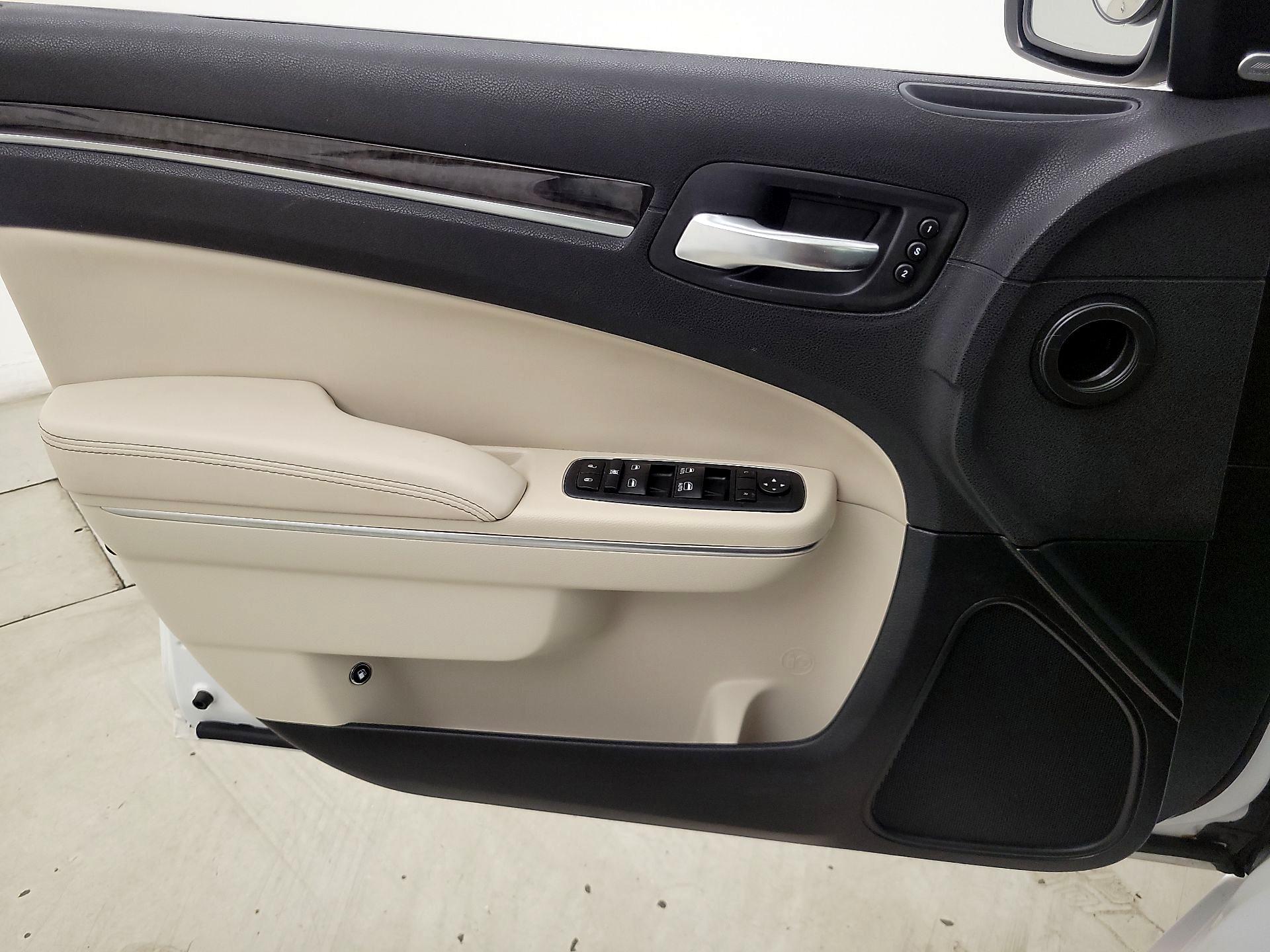 Thumbnail: 2016 Chrysler 300 - 12