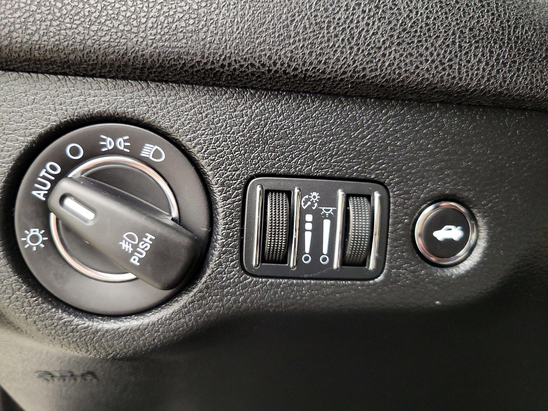 Thumbnail: 2016 Chrysler 300 - 13