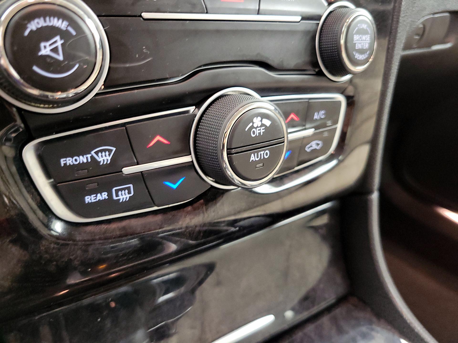 Thumbnail: 2016 Chrysler 300 - 16