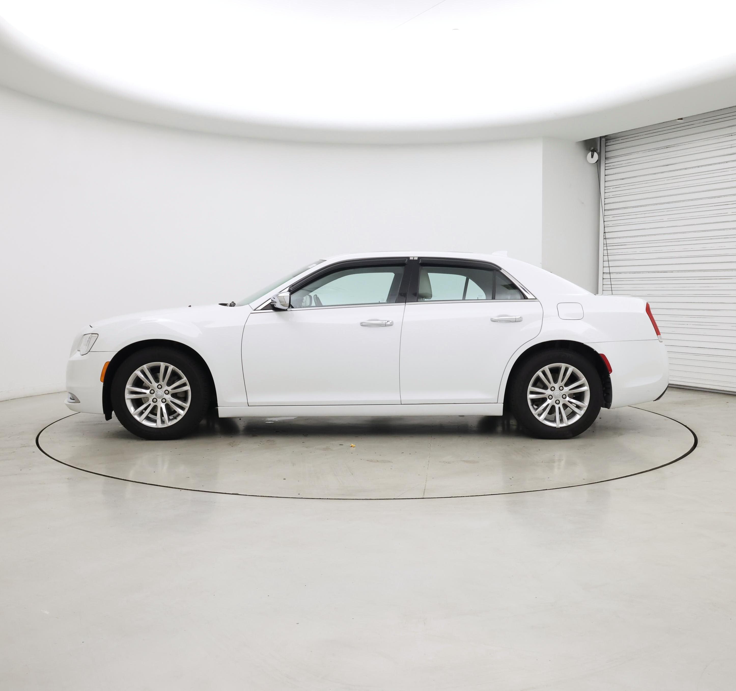 Thumbnail: 2016 Chrysler 300 - 3