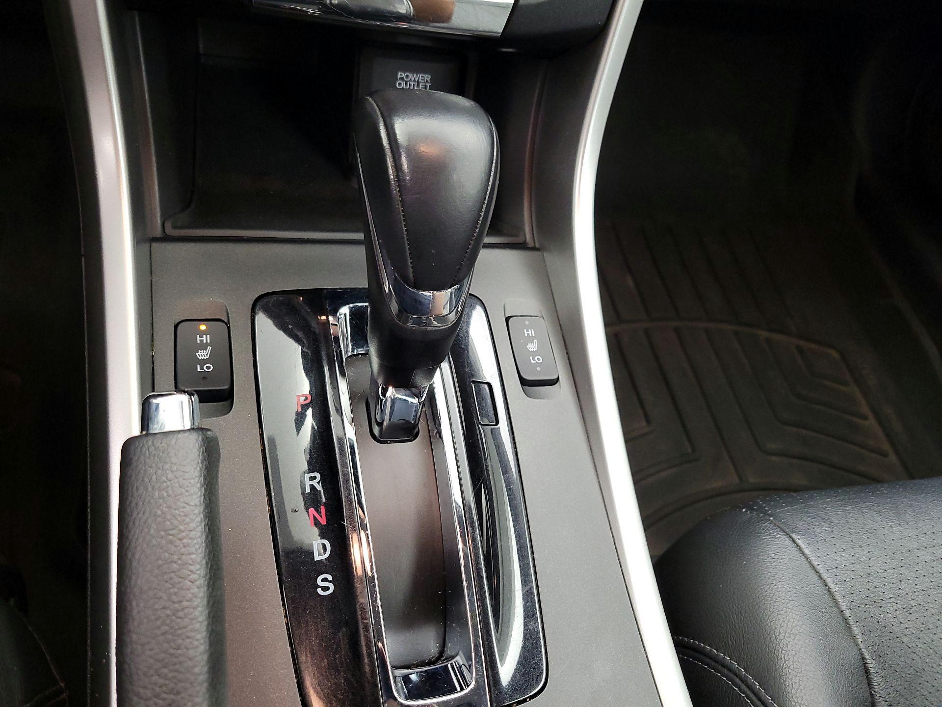 Thumbnail: 2015 Honda Accord - 17
