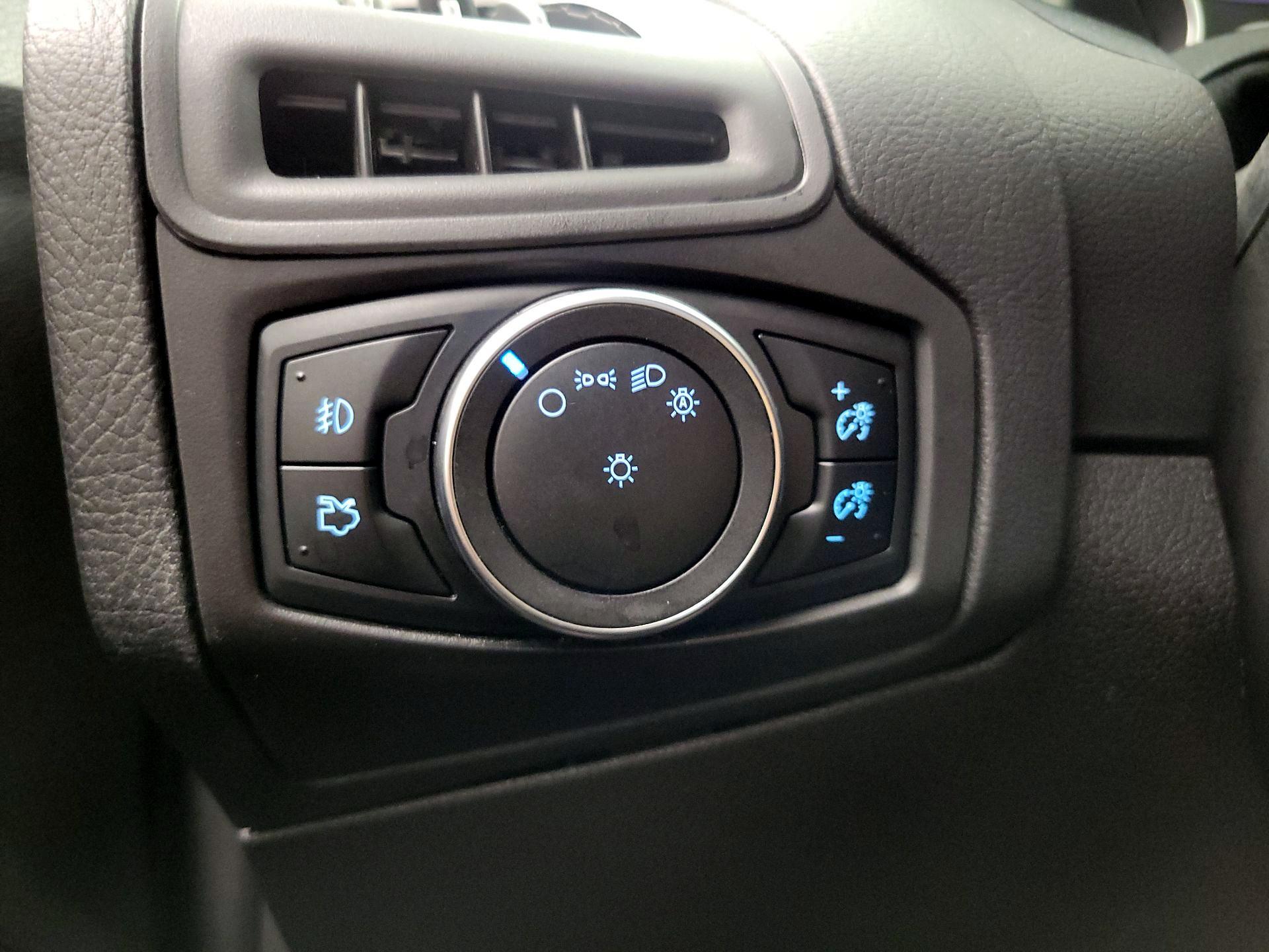 Thumbnail: 2015 Ford Focus - 13