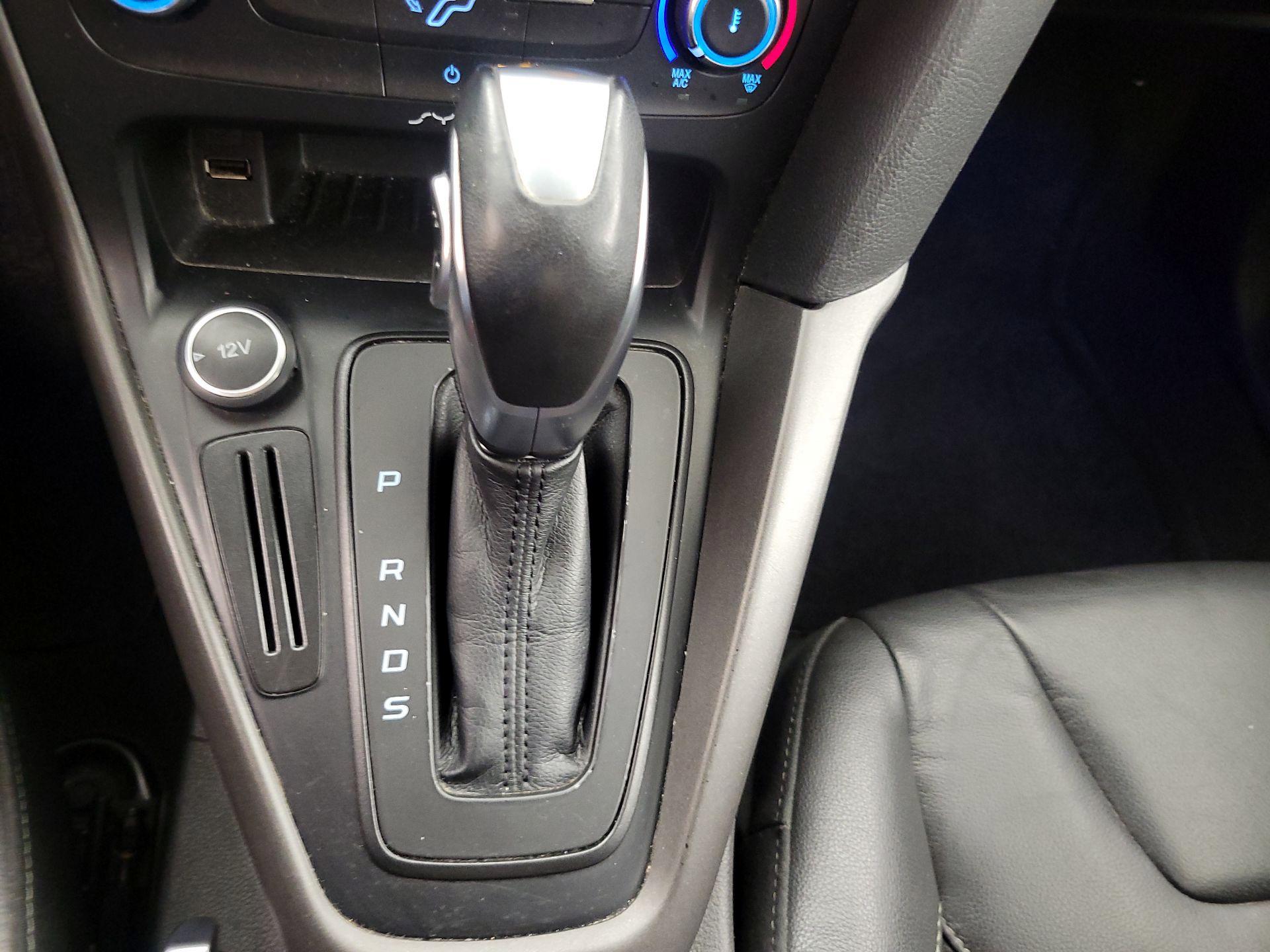 Thumbnail: 2015 Ford Focus - 17