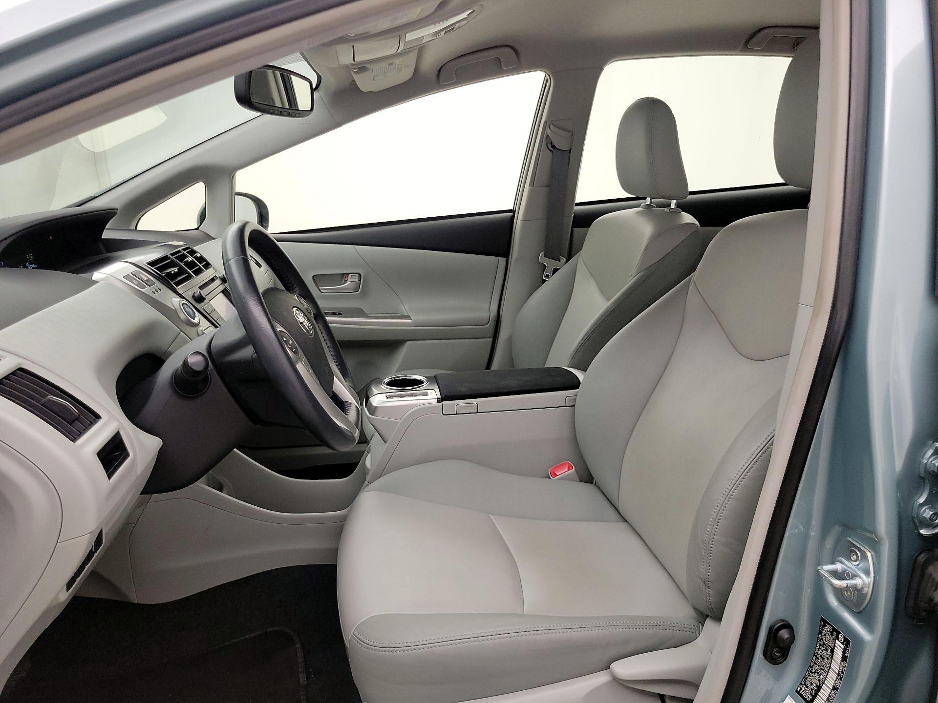 Thumbnail: 2013 Toyota Prius v - 11