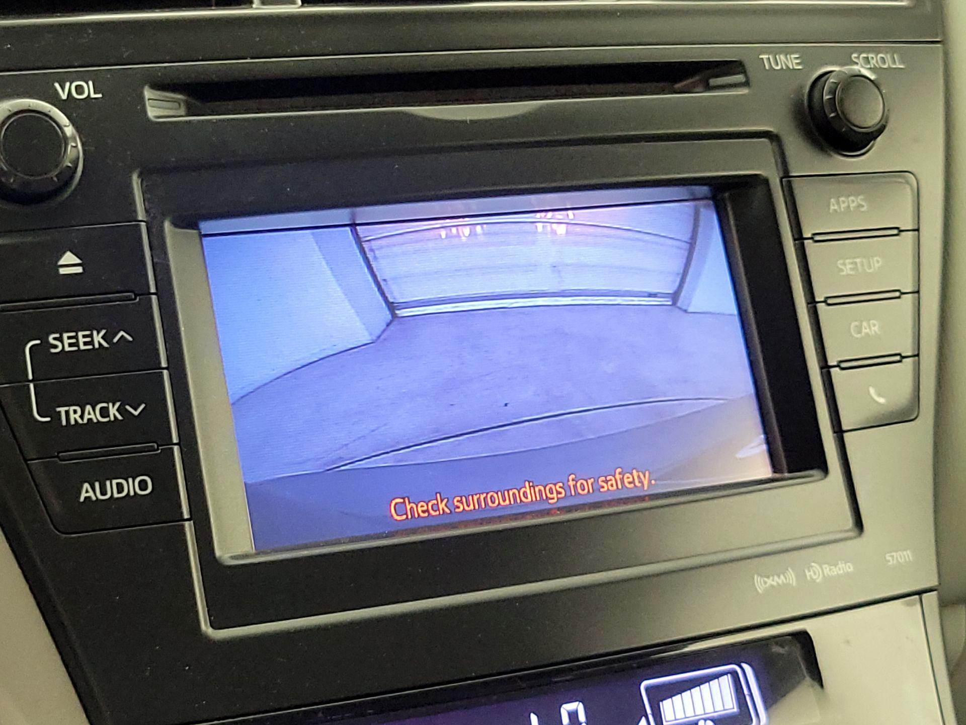 Thumbnail: 2013 Toyota Prius v - 14