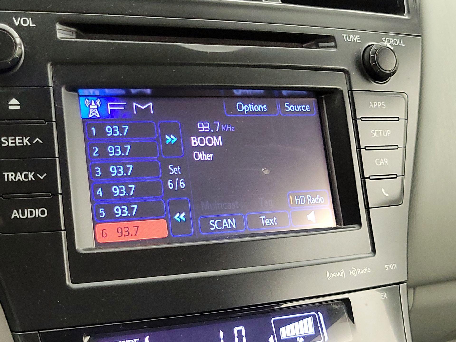 Thumbnail: 2013 Toyota Prius v - 15