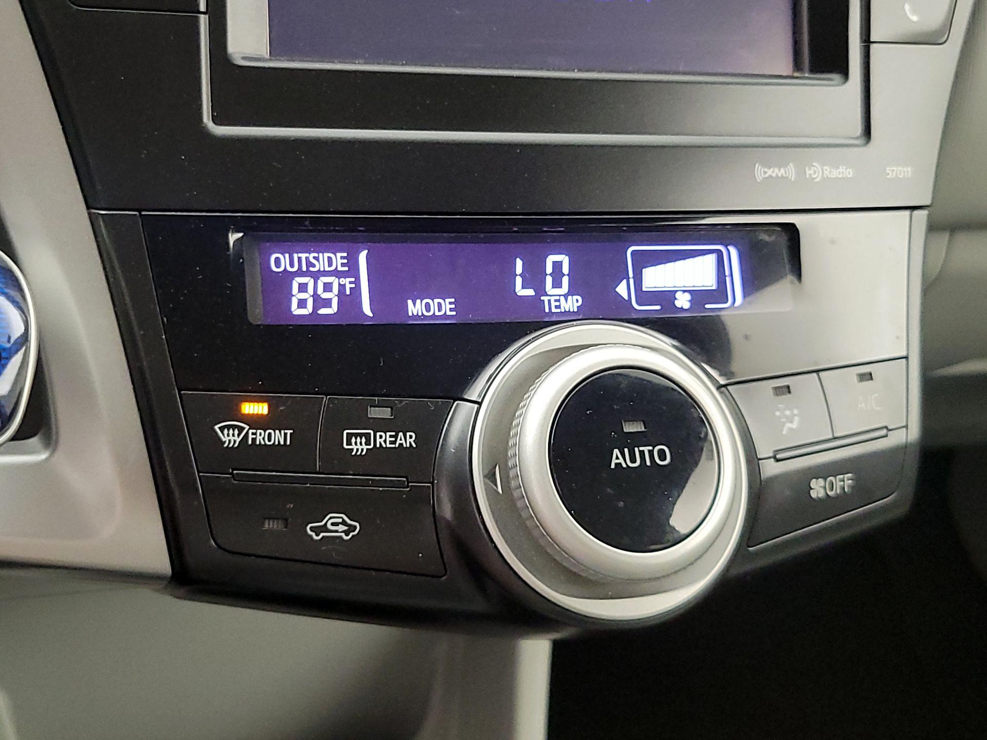 Thumbnail: 2013 Toyota Prius v - 16