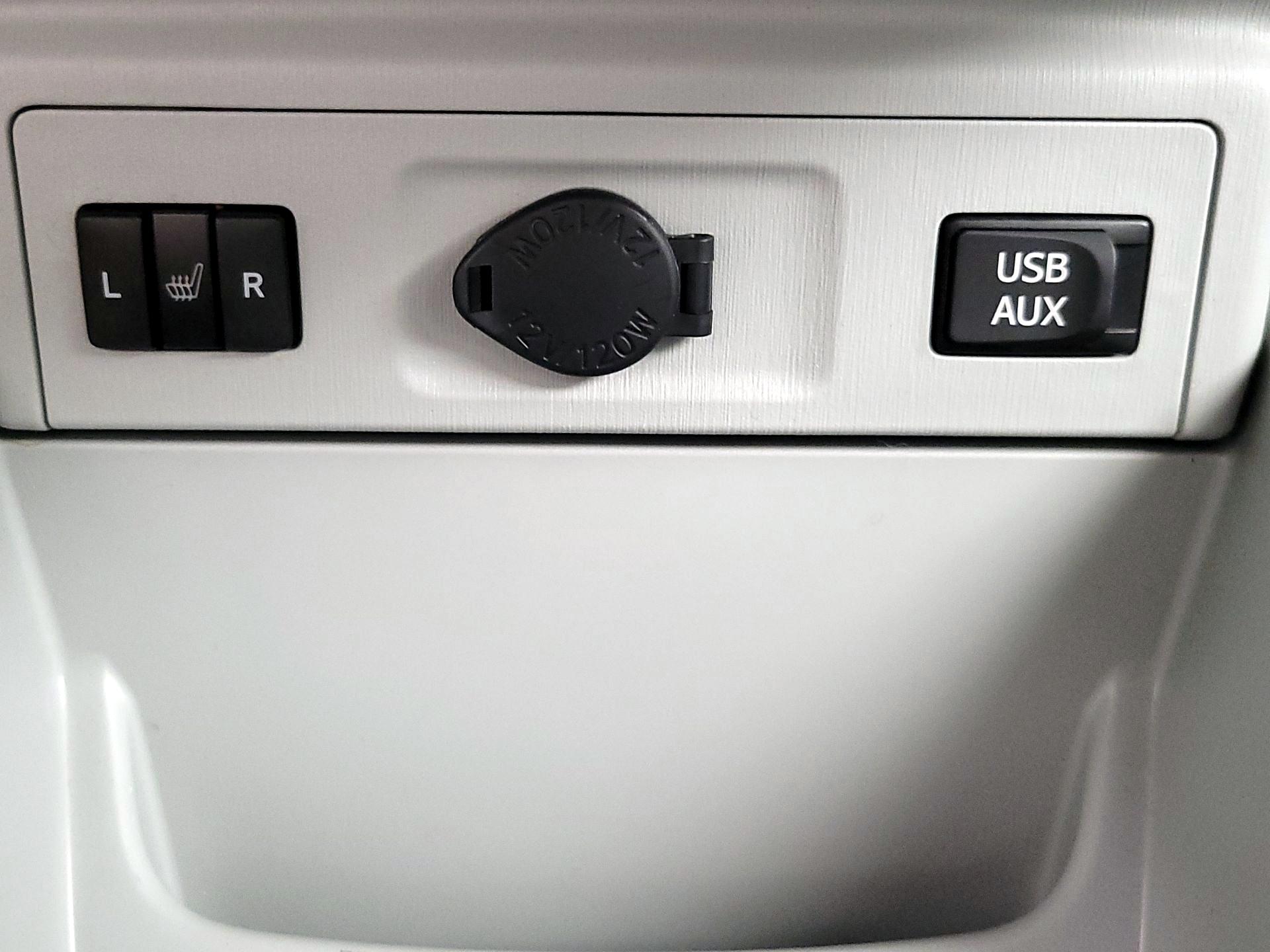 Thumbnail: 2013 Toyota Prius v - 18