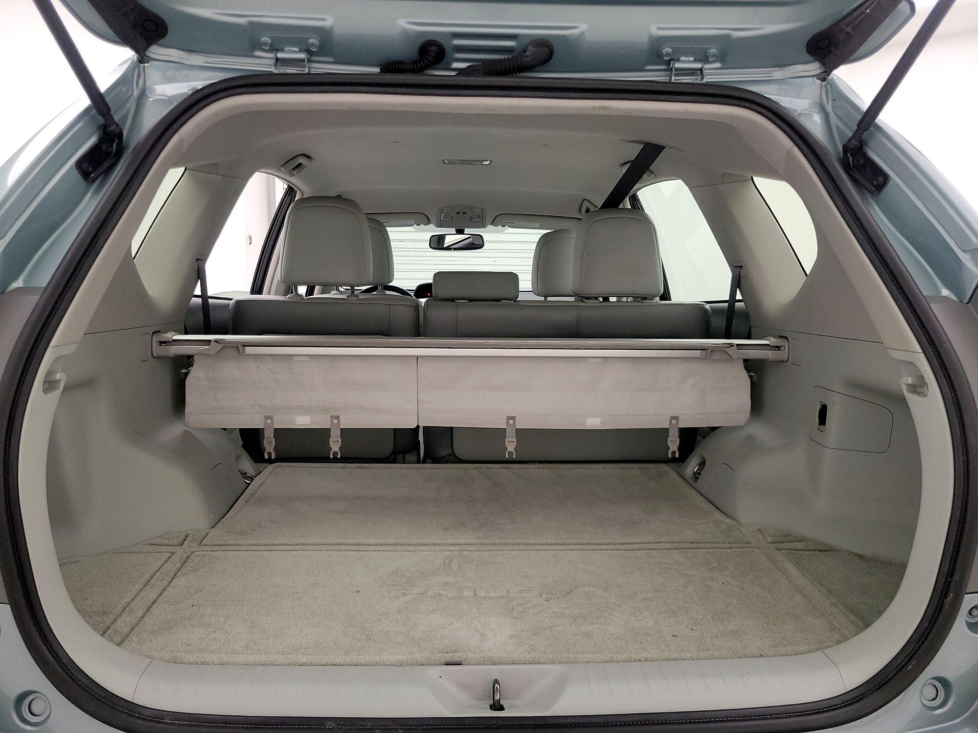 Thumbnail: 2013 Toyota Prius v - 20