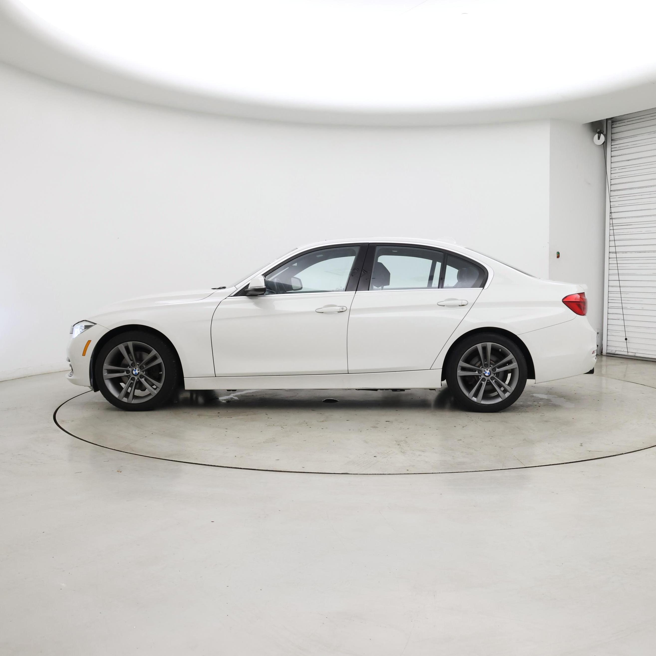 Thumbnail: 2018 BMW 3 Series - 3