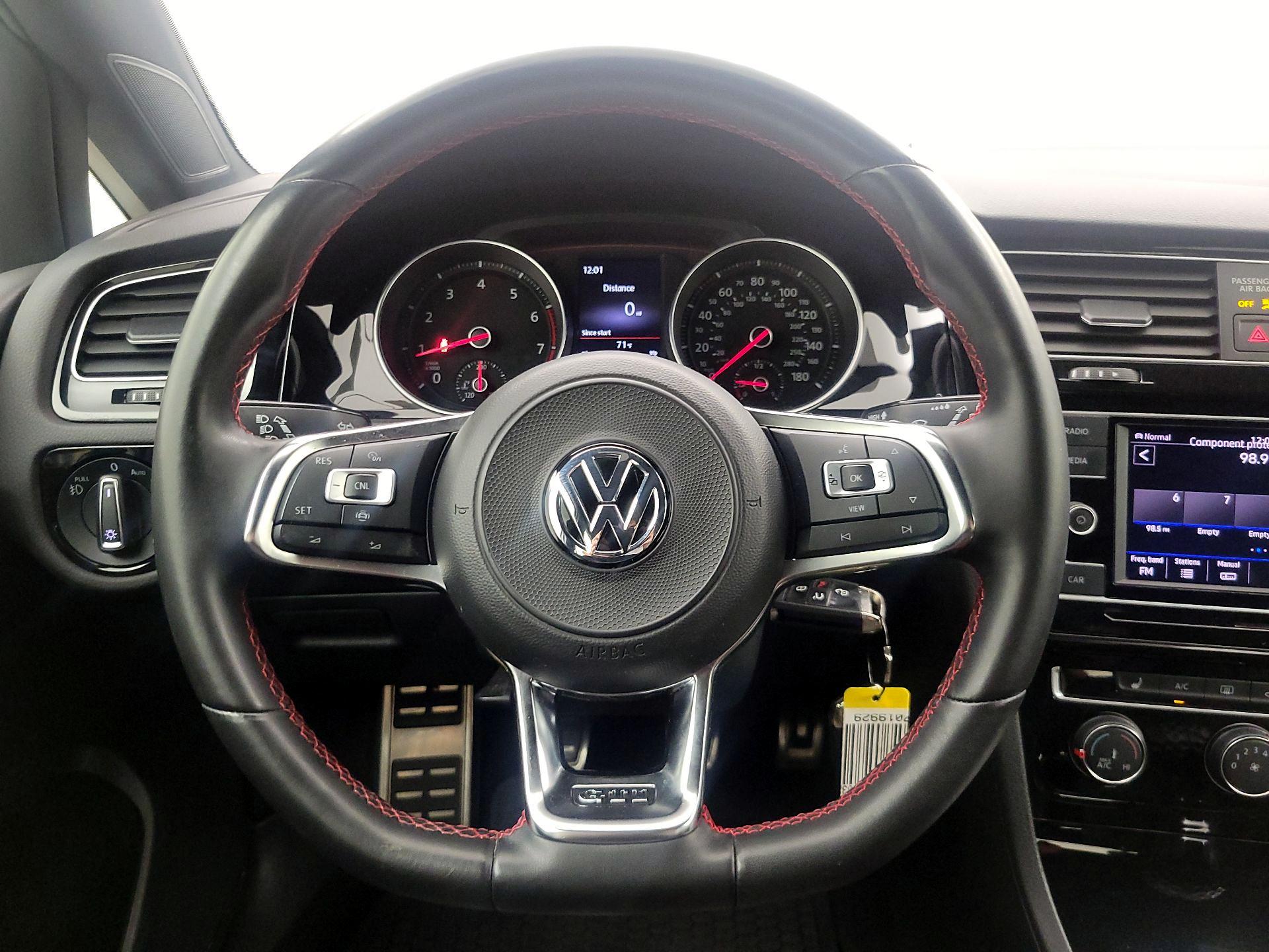 Thumbnail: 2019 Volkswagen Golf - 10