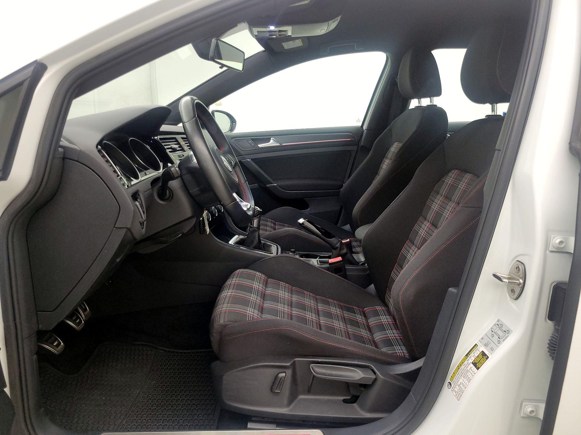 Thumbnail: 2019 Volkswagen Golf - 11