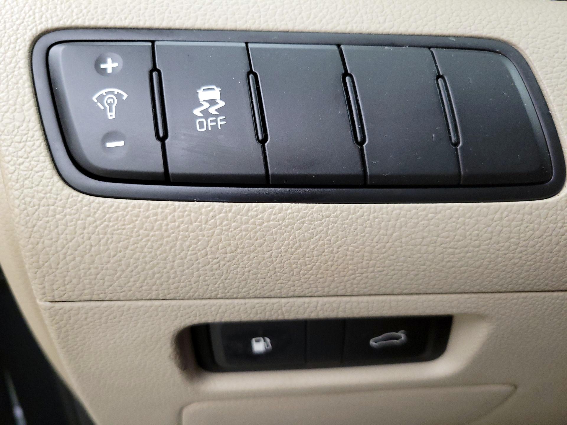 Thumbnail: 2014 Kia Cadenza - 13