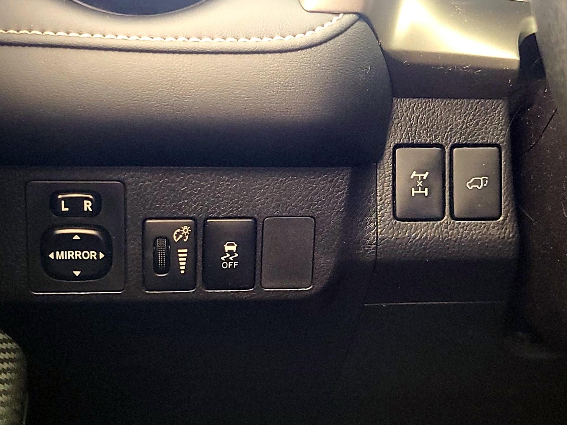 Thumbnail: 2015 Toyota RAV4 - 13