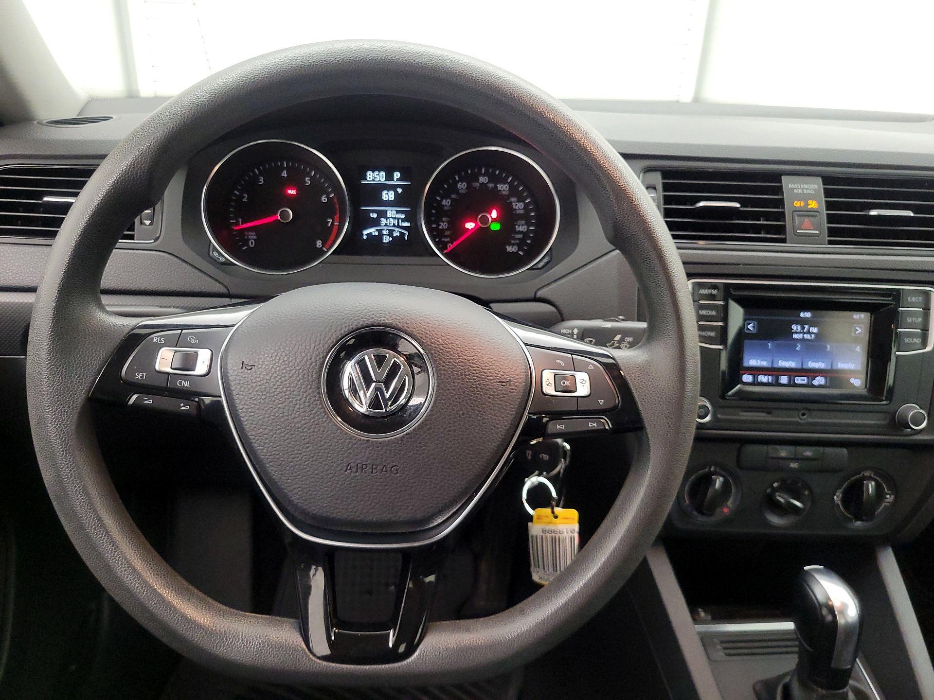 Thumbnail: 2016 Volkswagen Jetta - 10
