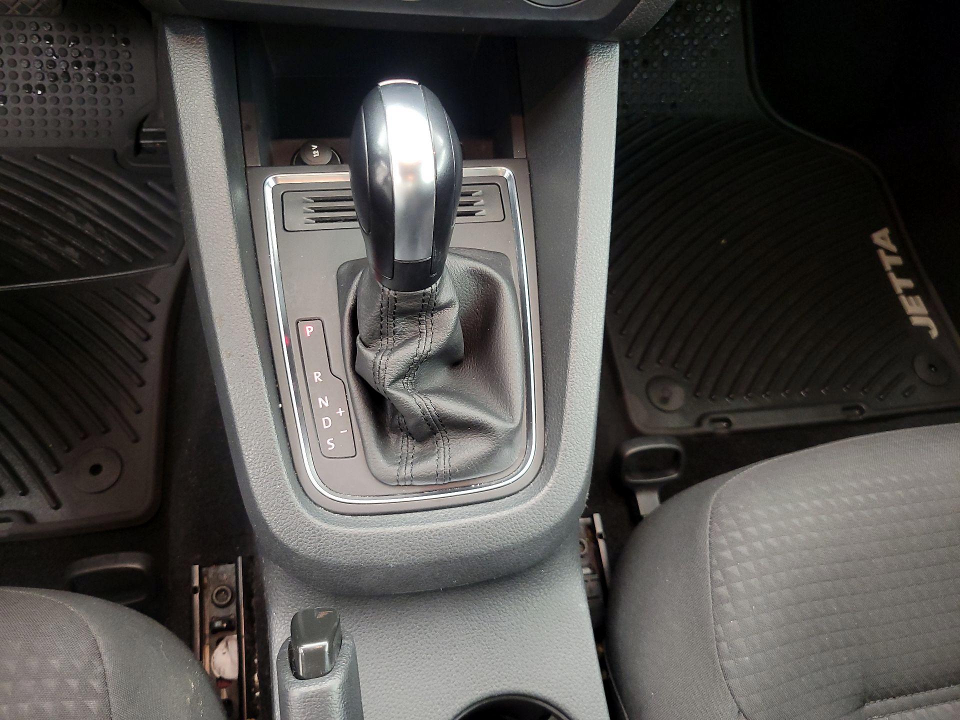 Thumbnail: 2016 Volkswagen Jetta - 16