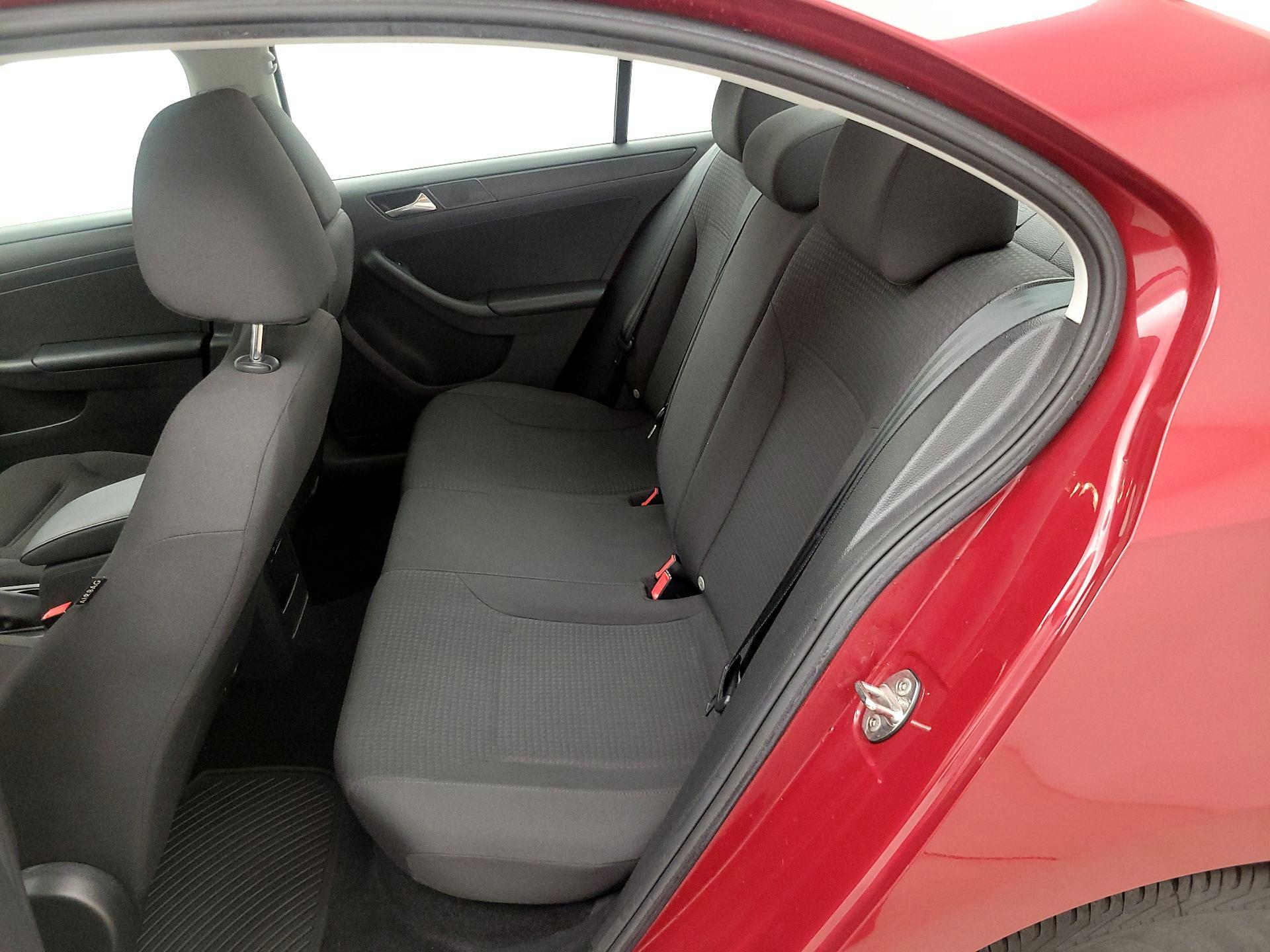 Thumbnail: 2016 Volkswagen Jetta - 18