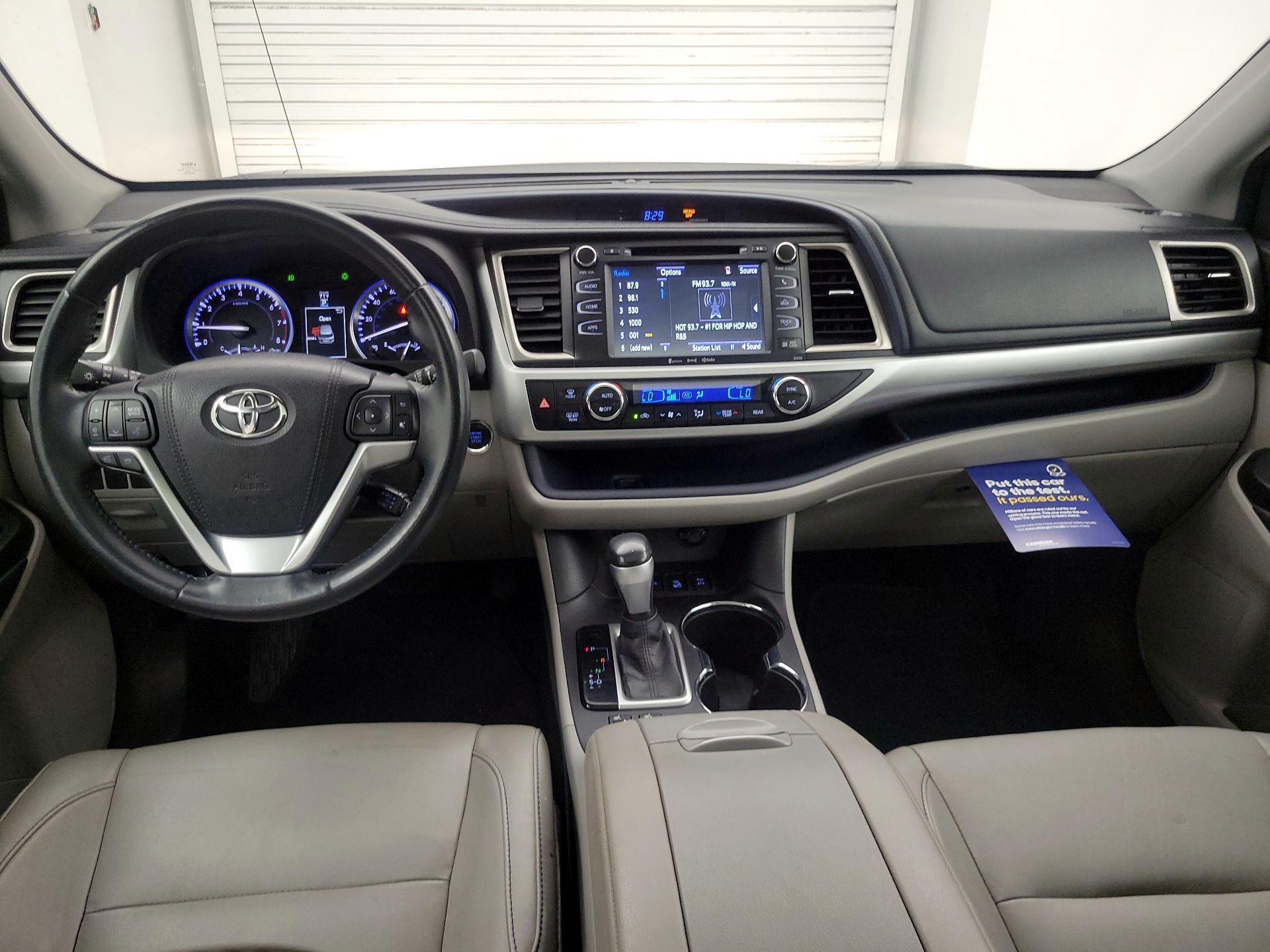 Thumbnail: 2016 Toyota Highlander - 9