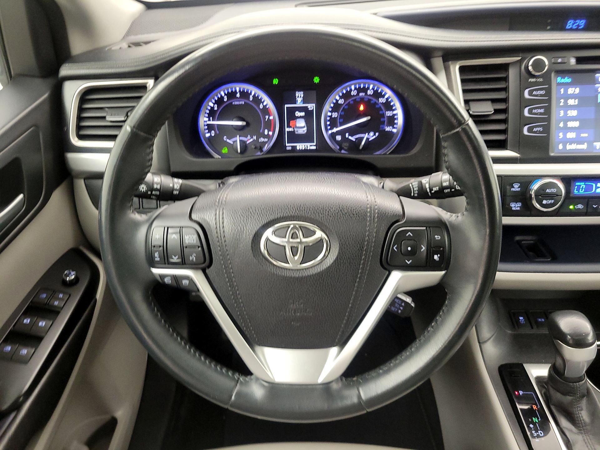 Thumbnail: 2016 Toyota Highlander - 10