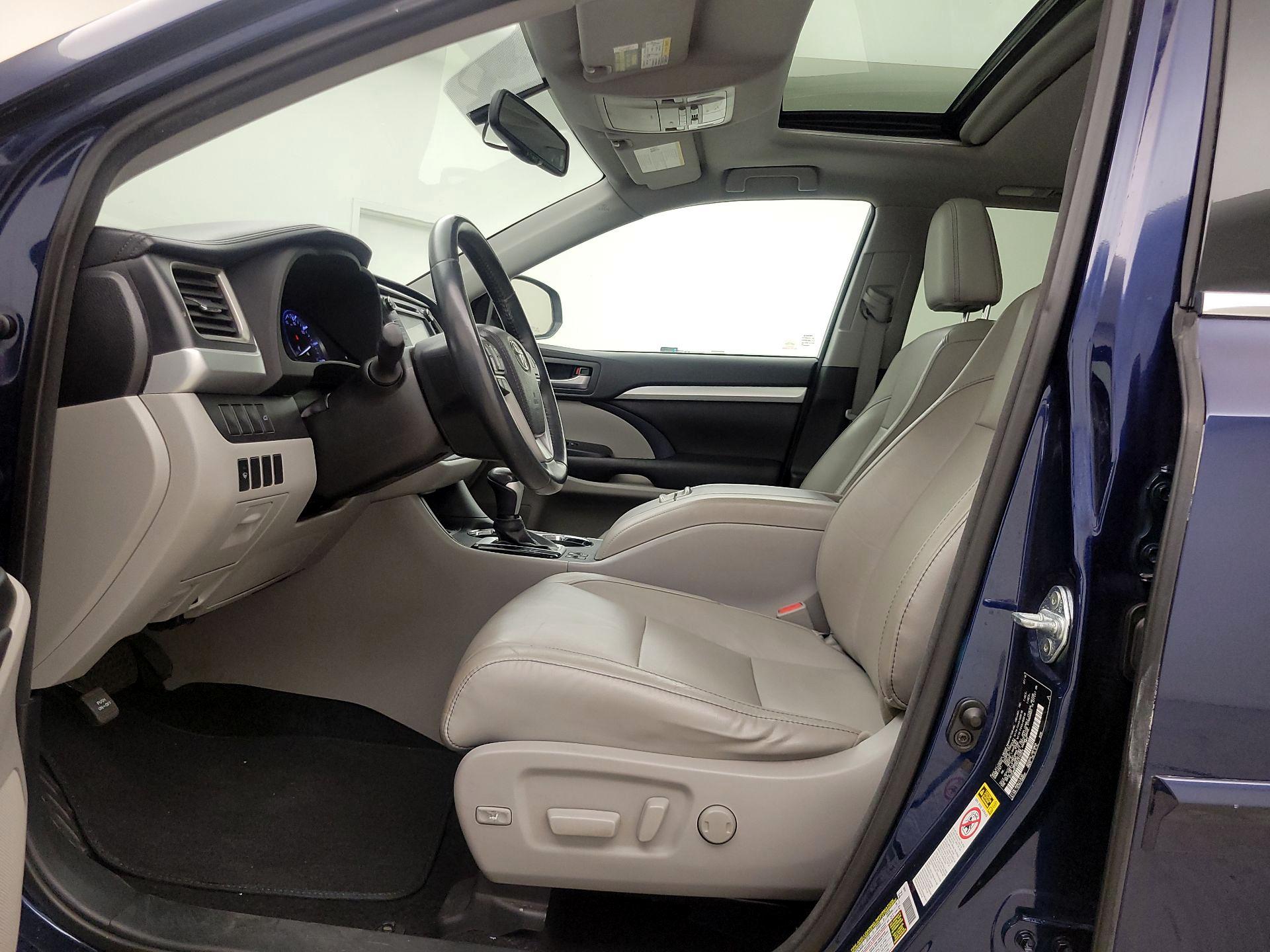 Thumbnail: 2016 Toyota Highlander - 11