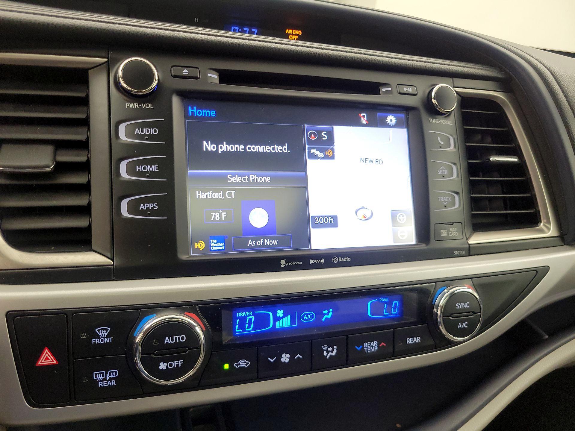 Thumbnail: 2016 Toyota Highlander - 16