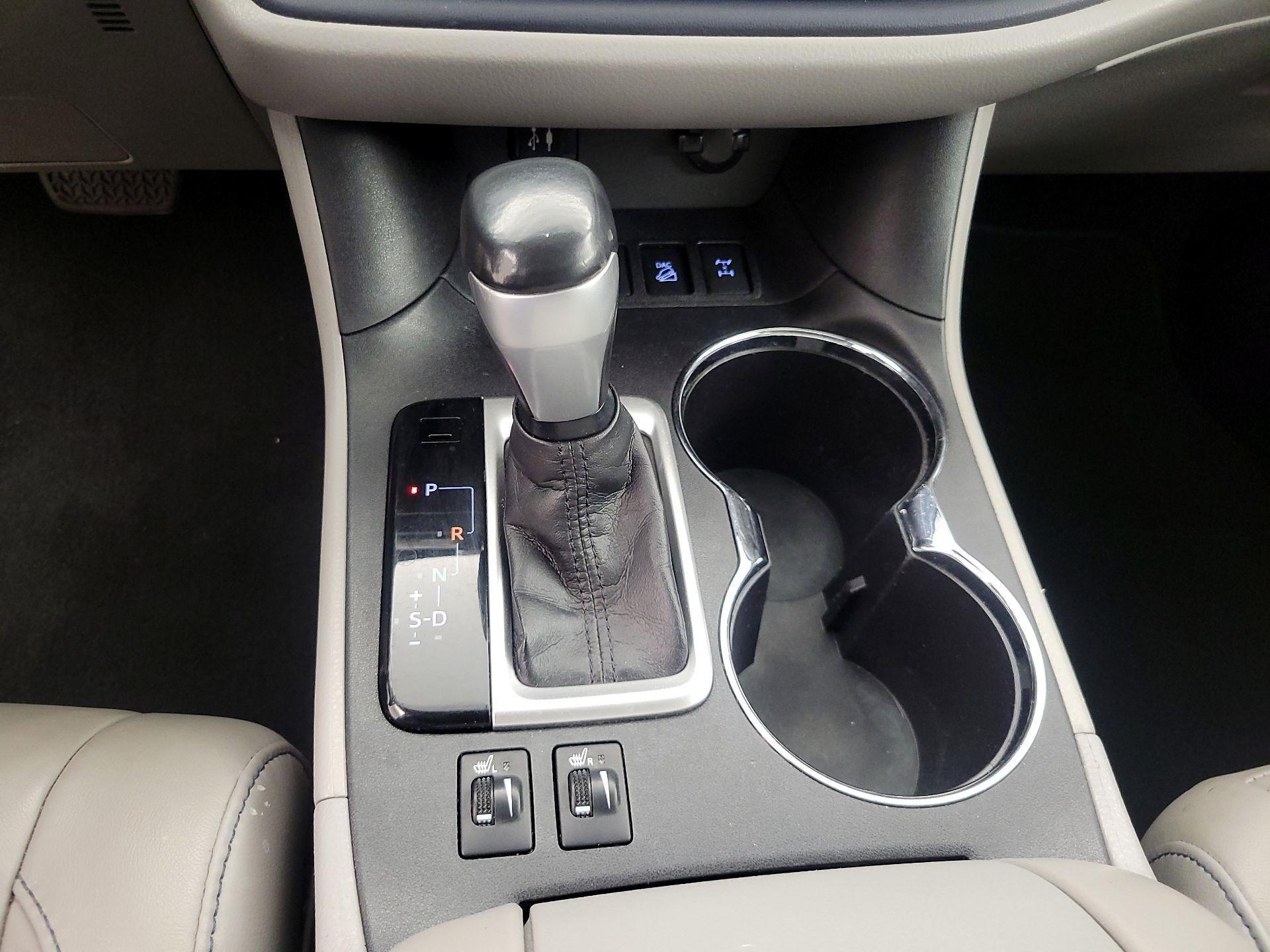 Thumbnail: 2016 Toyota Highlander - 17