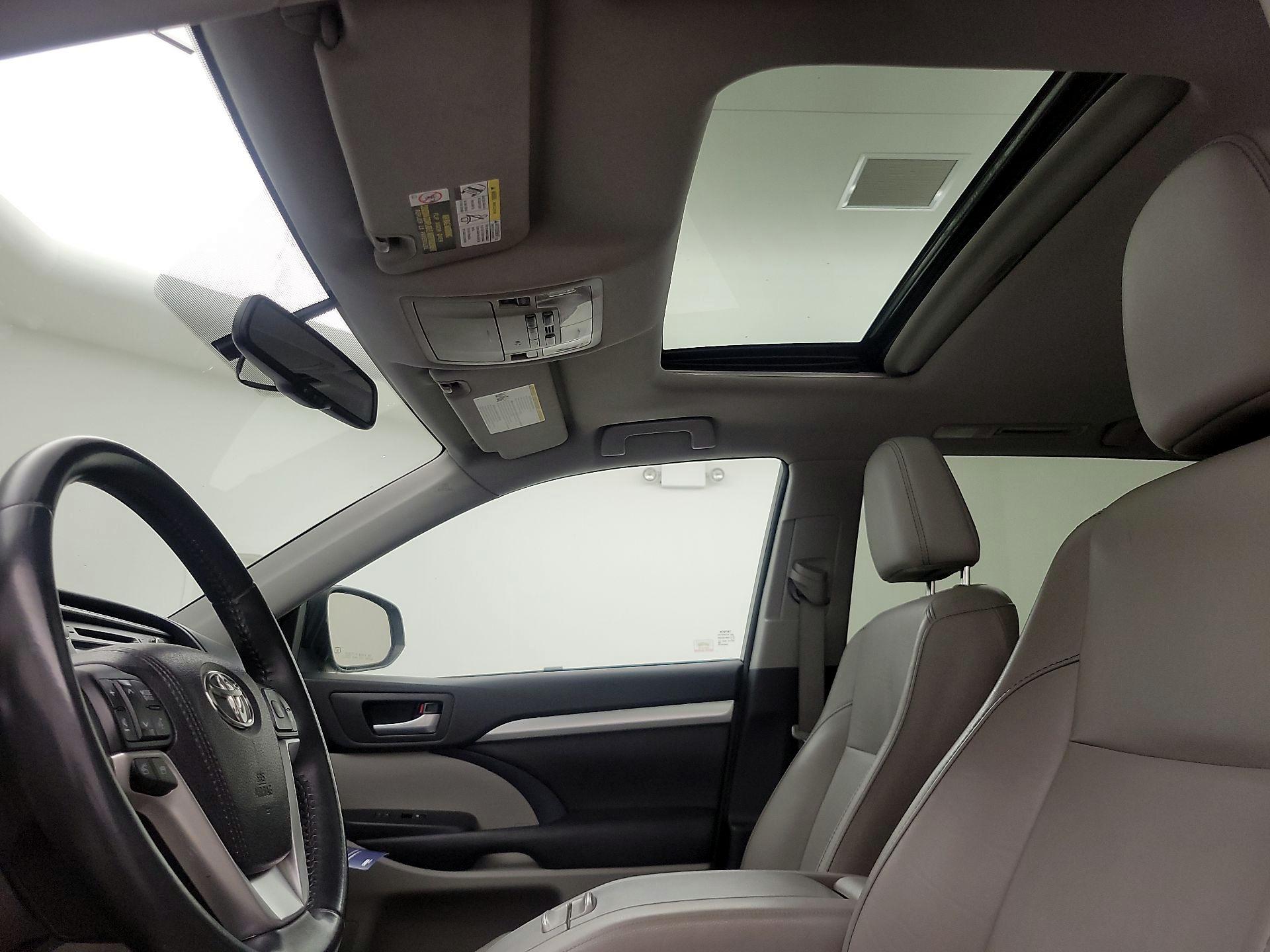 Thumbnail: 2016 Toyota Highlander - 19