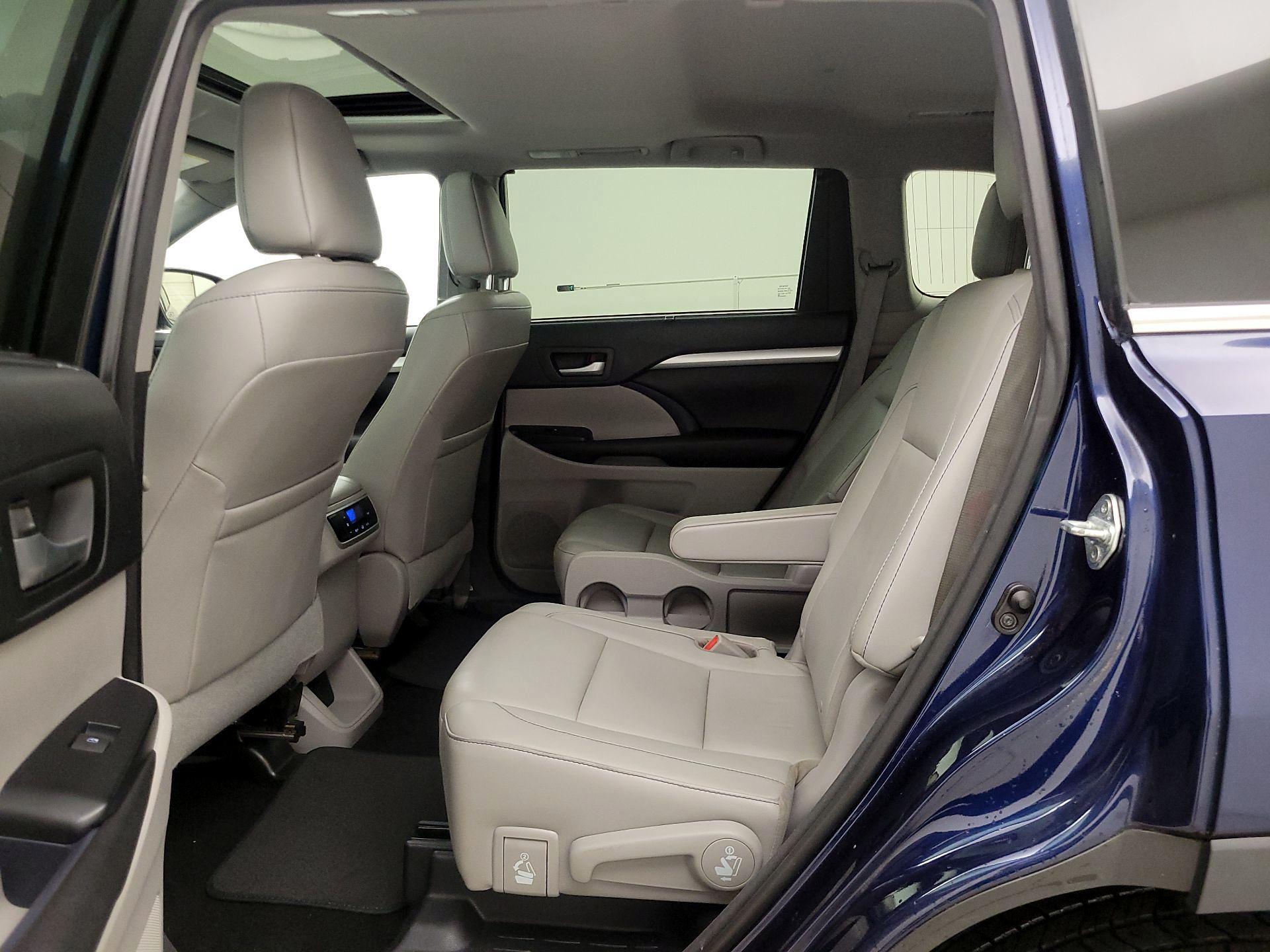 Thumbnail: 2016 Toyota Highlander - 20