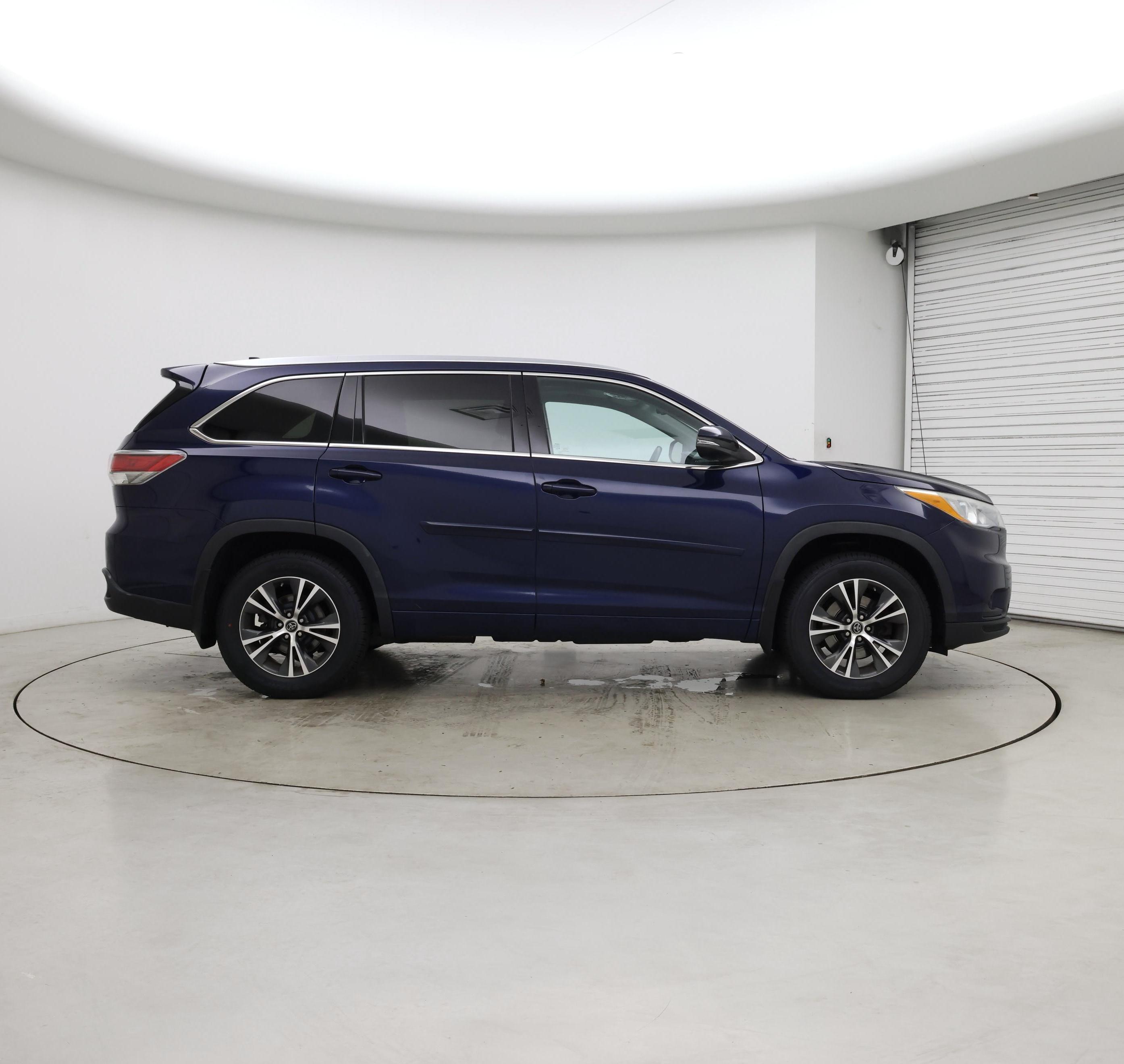 Thumbnail: 2016 Toyota Highlander - 7