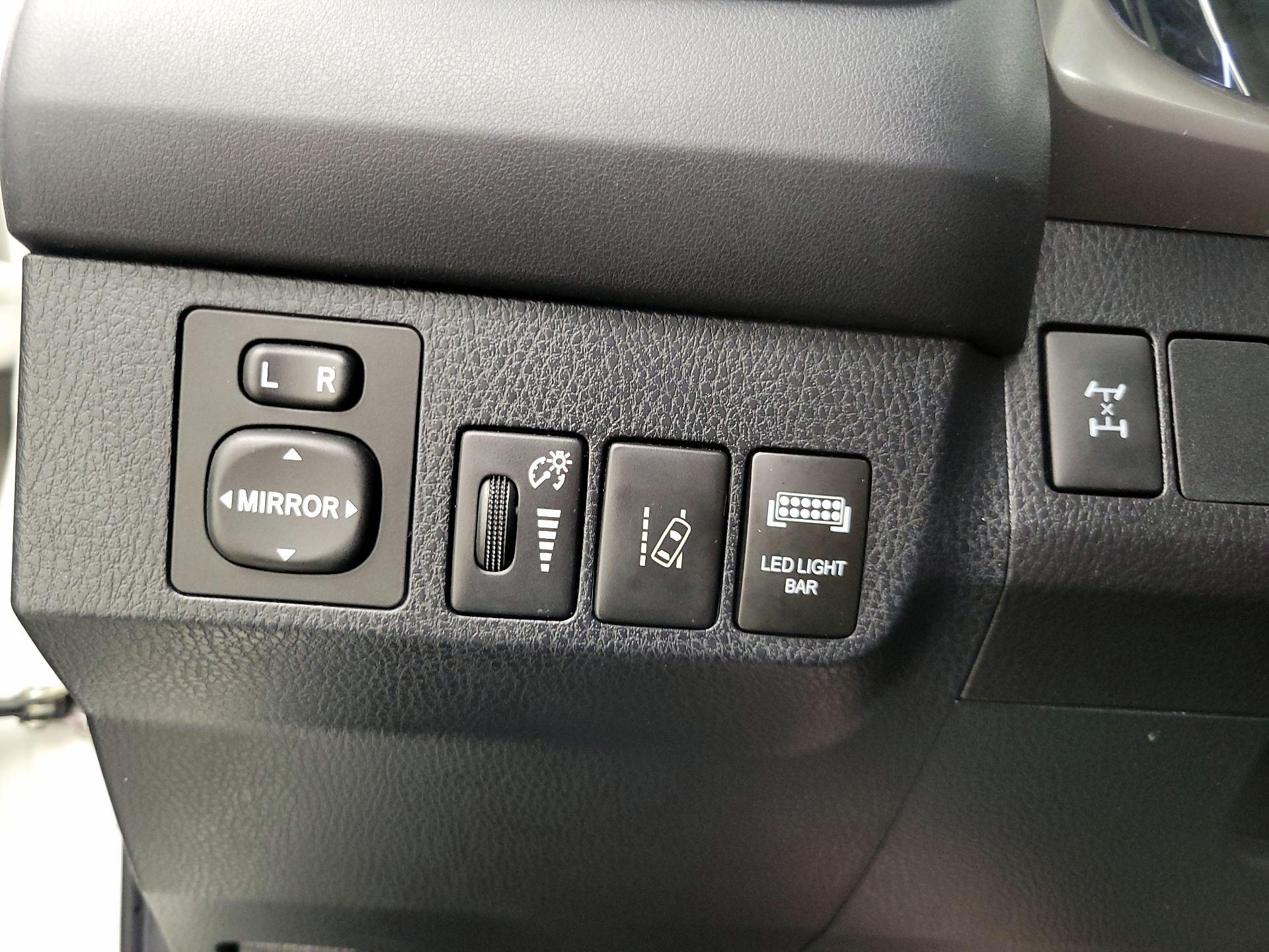 Thumbnail: 2017 Toyota RAV4 - 13