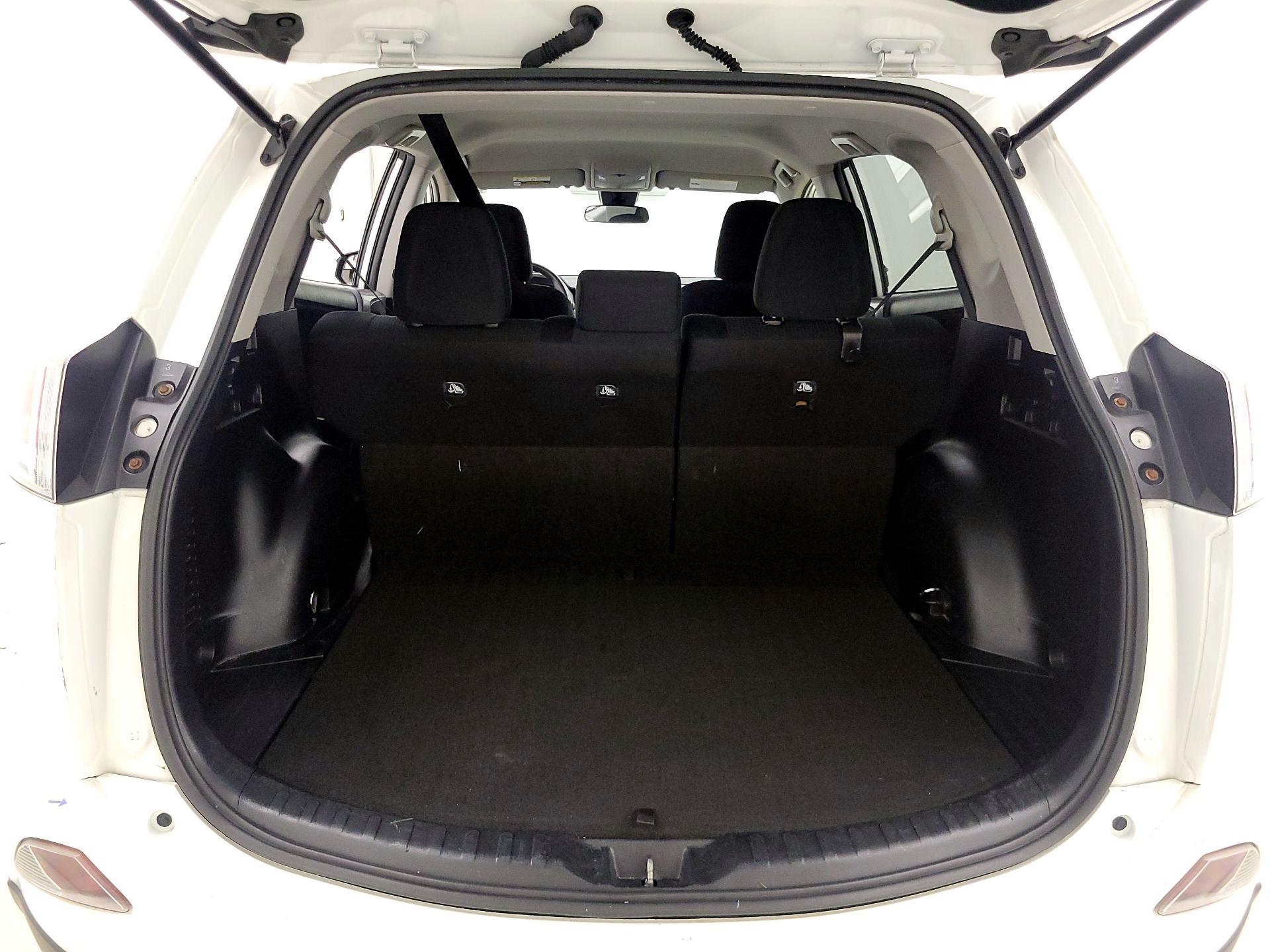 Thumbnail: 2017 Toyota RAV4 - 20