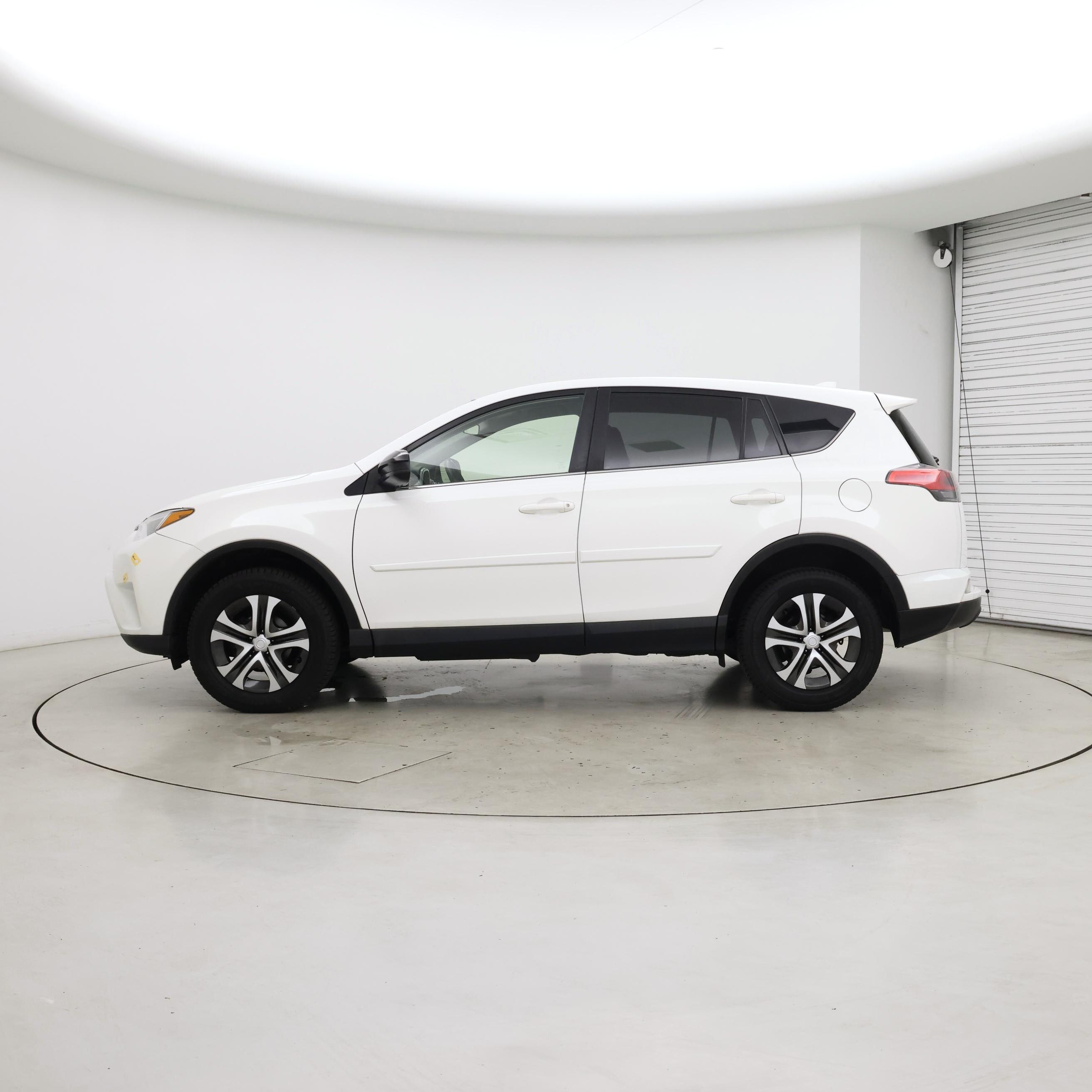 Thumbnail: 2017 Toyota RAV4 - 3