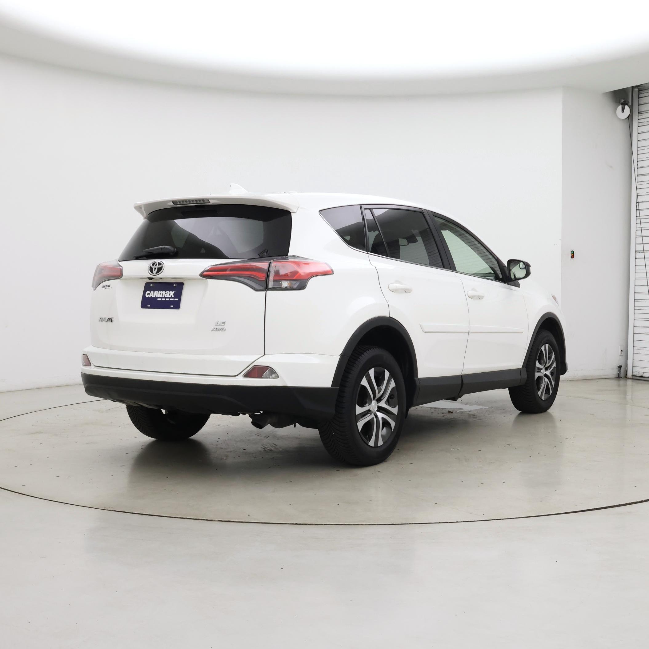 Thumbnail: 2017 Toyota RAV4 - 8