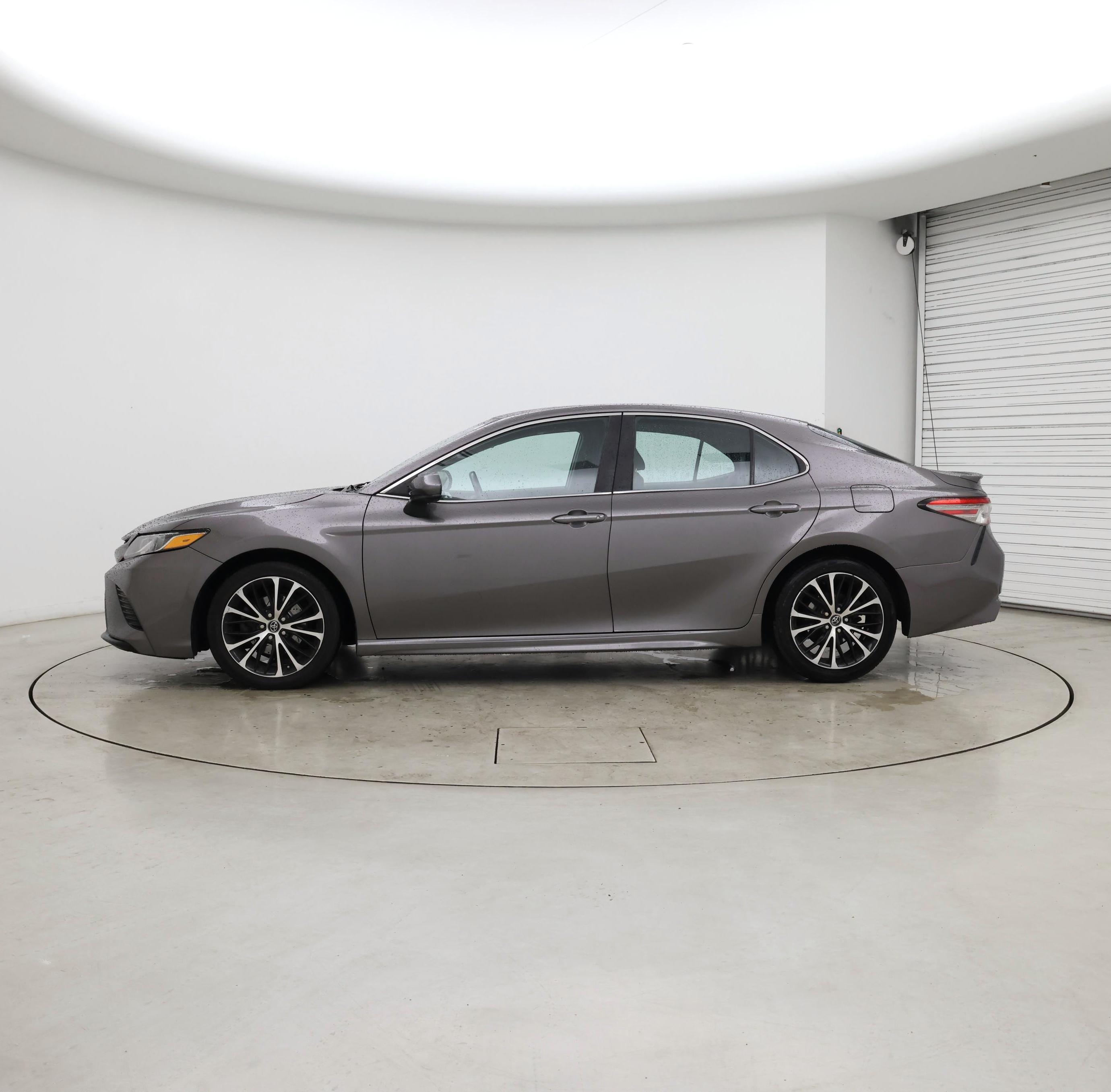 Thumbnail: 2018 Toyota Camry - 3