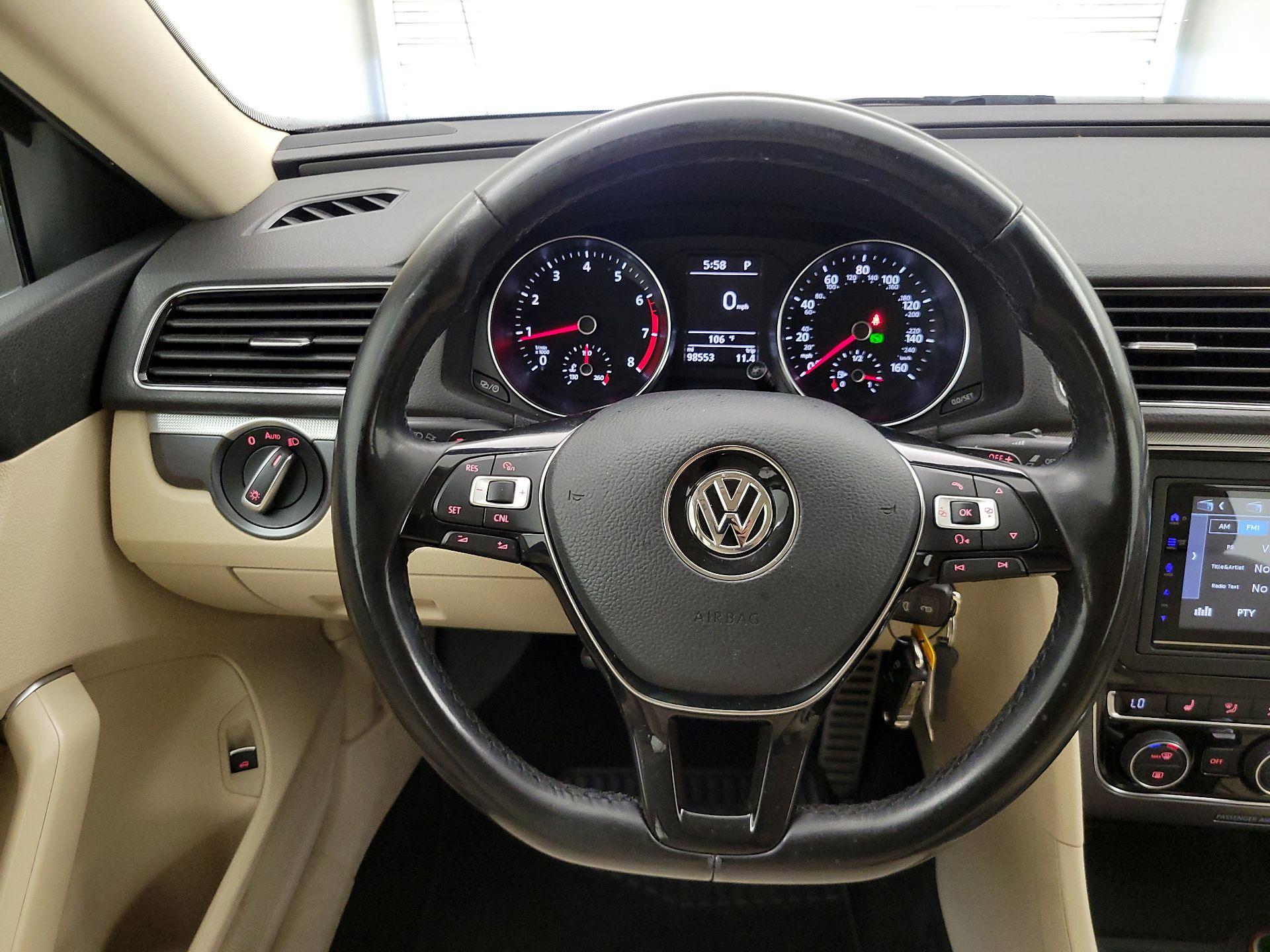 Thumbnail: 2017 Volkswagen Passat - 10