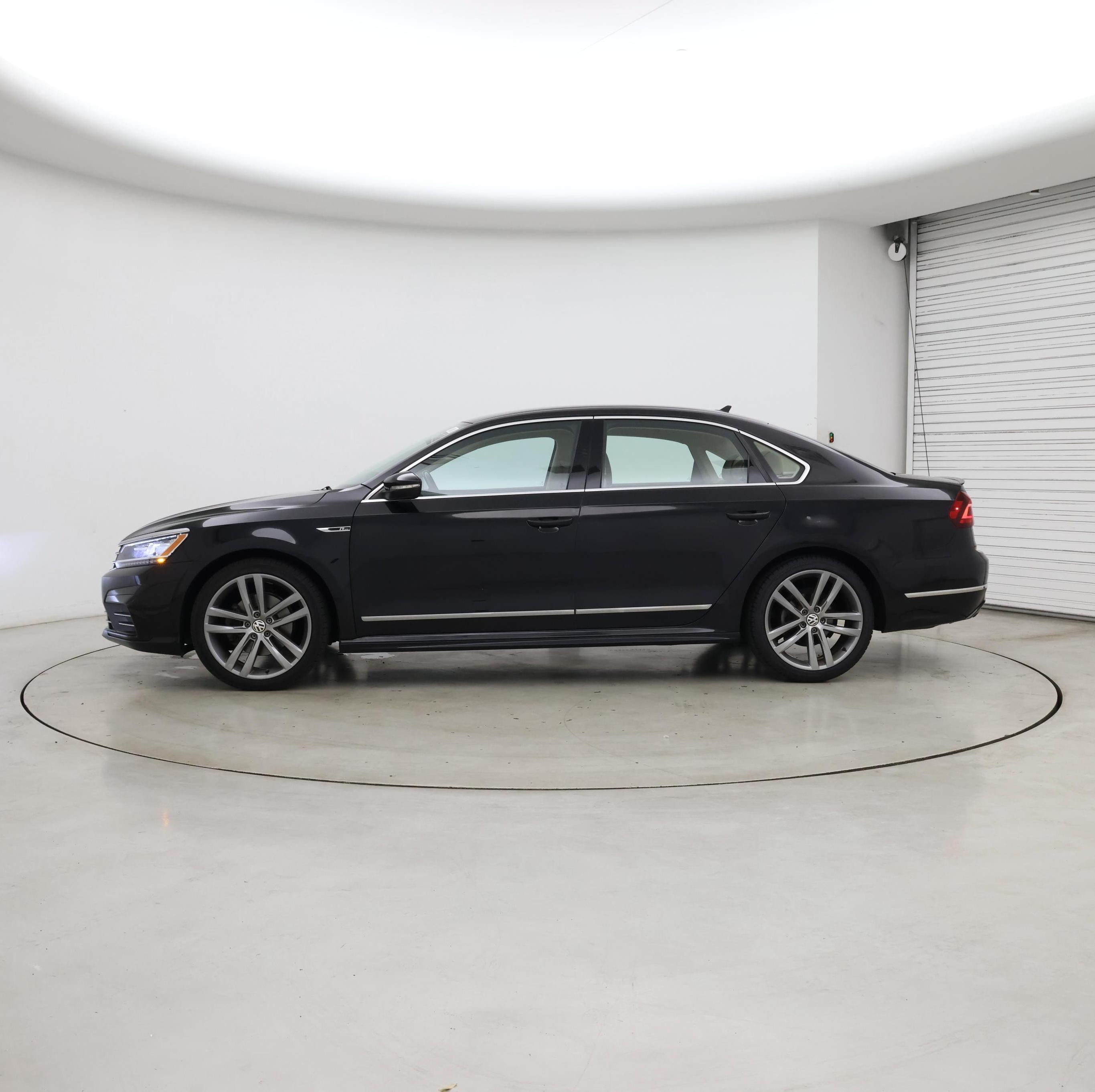 Thumbnail: 2017 Volkswagen Passat - 3
