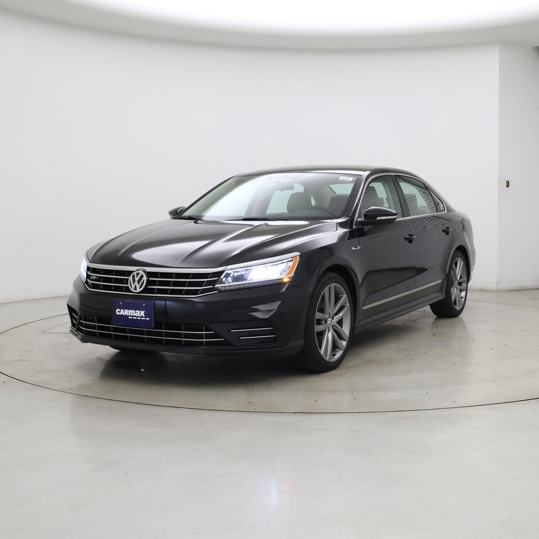 Thumbnail: 2017 Volkswagen Passat - 4
