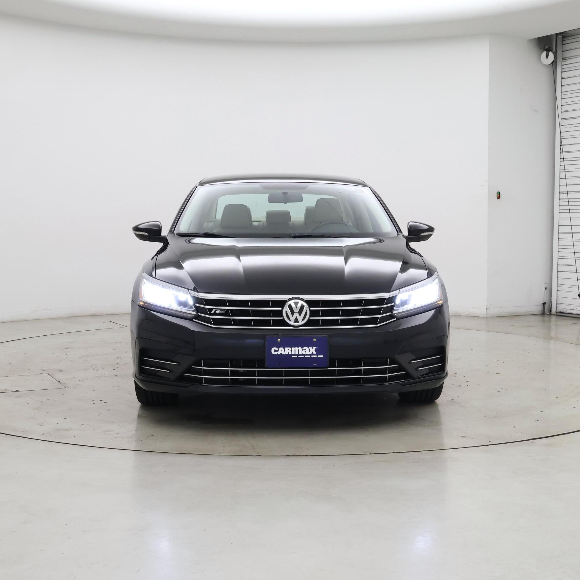 Thumbnail: 2017 Volkswagen Passat - 5