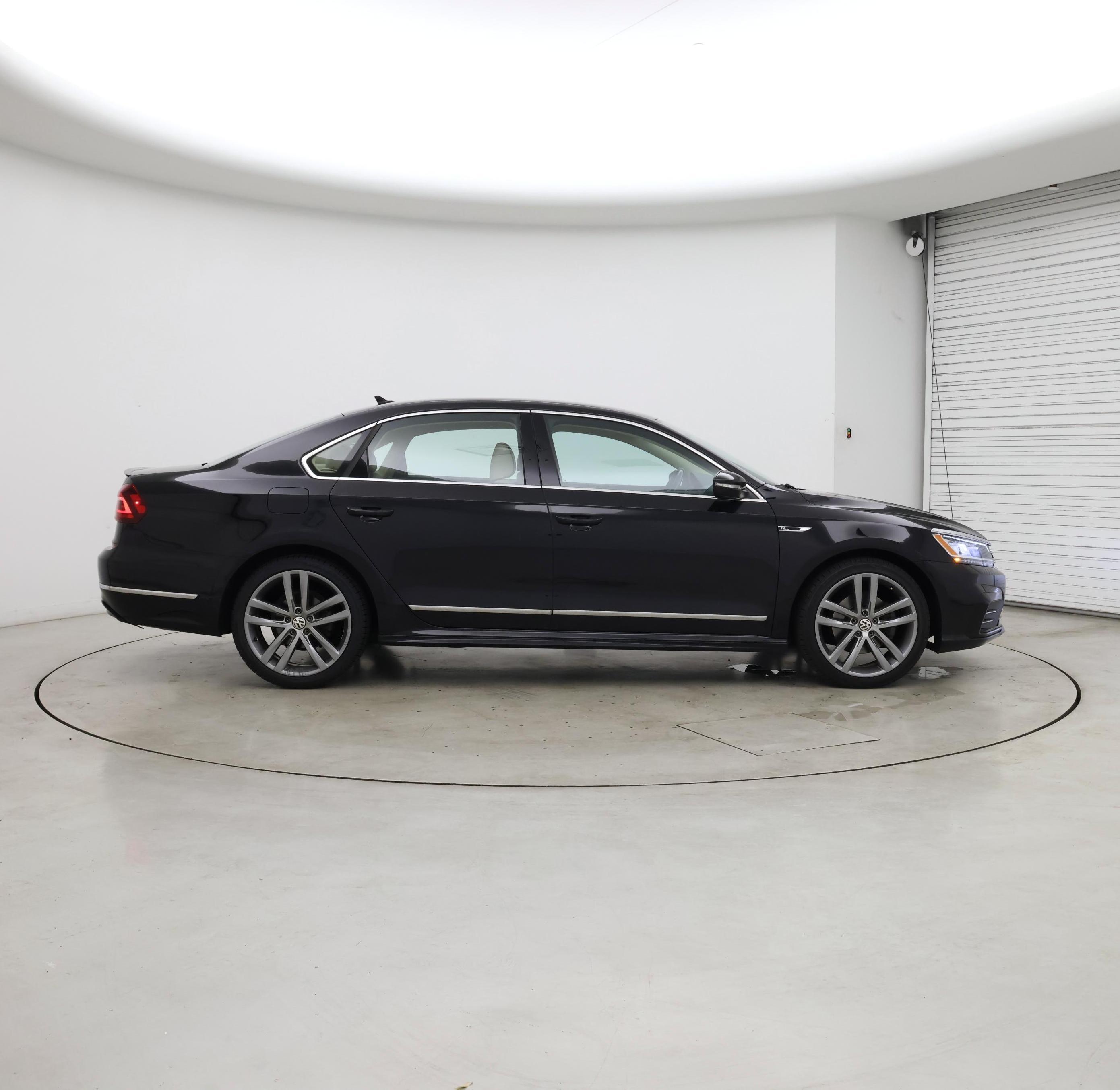 Thumbnail: 2017 Volkswagen Passat - 7