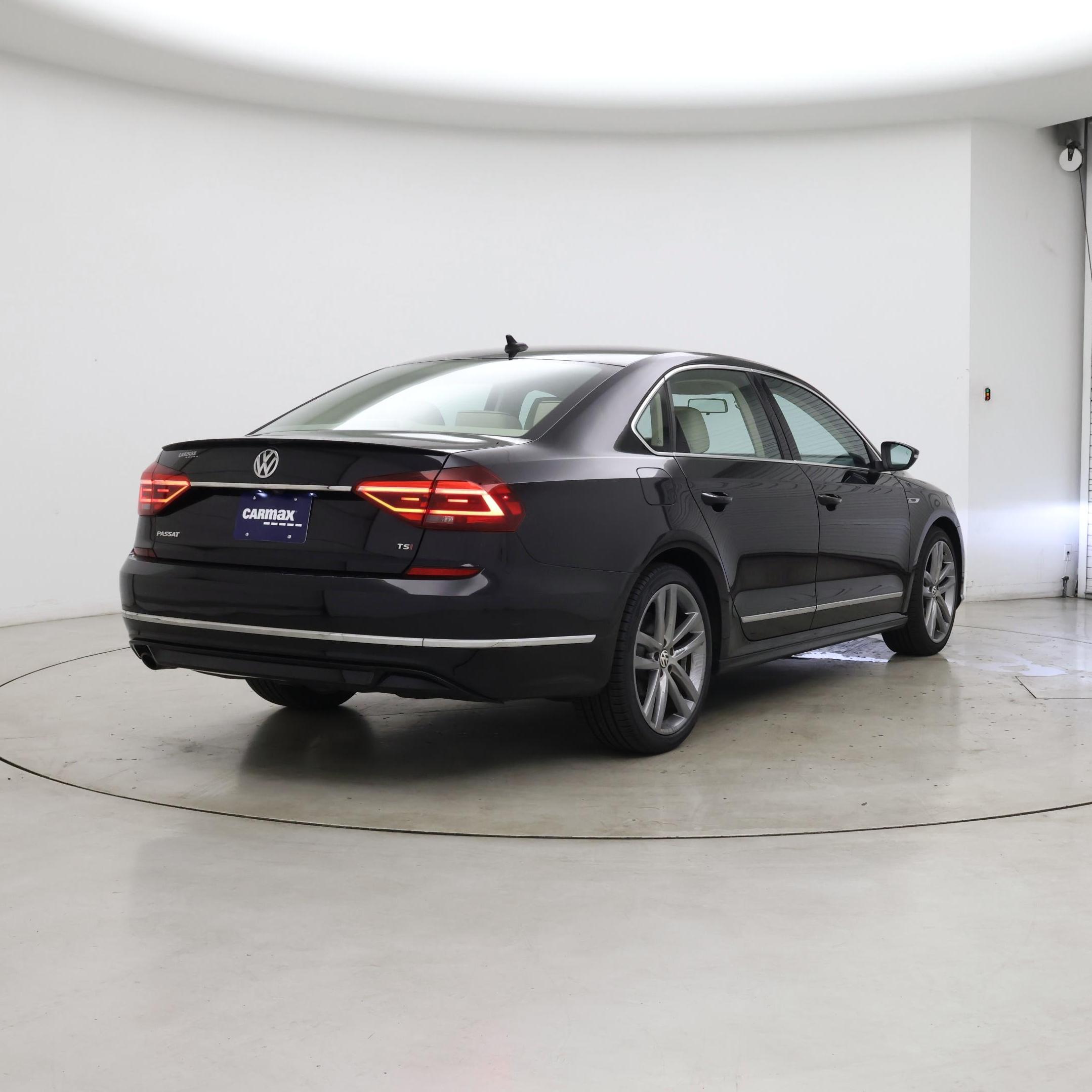 Thumbnail: 2017 Volkswagen Passat - 8