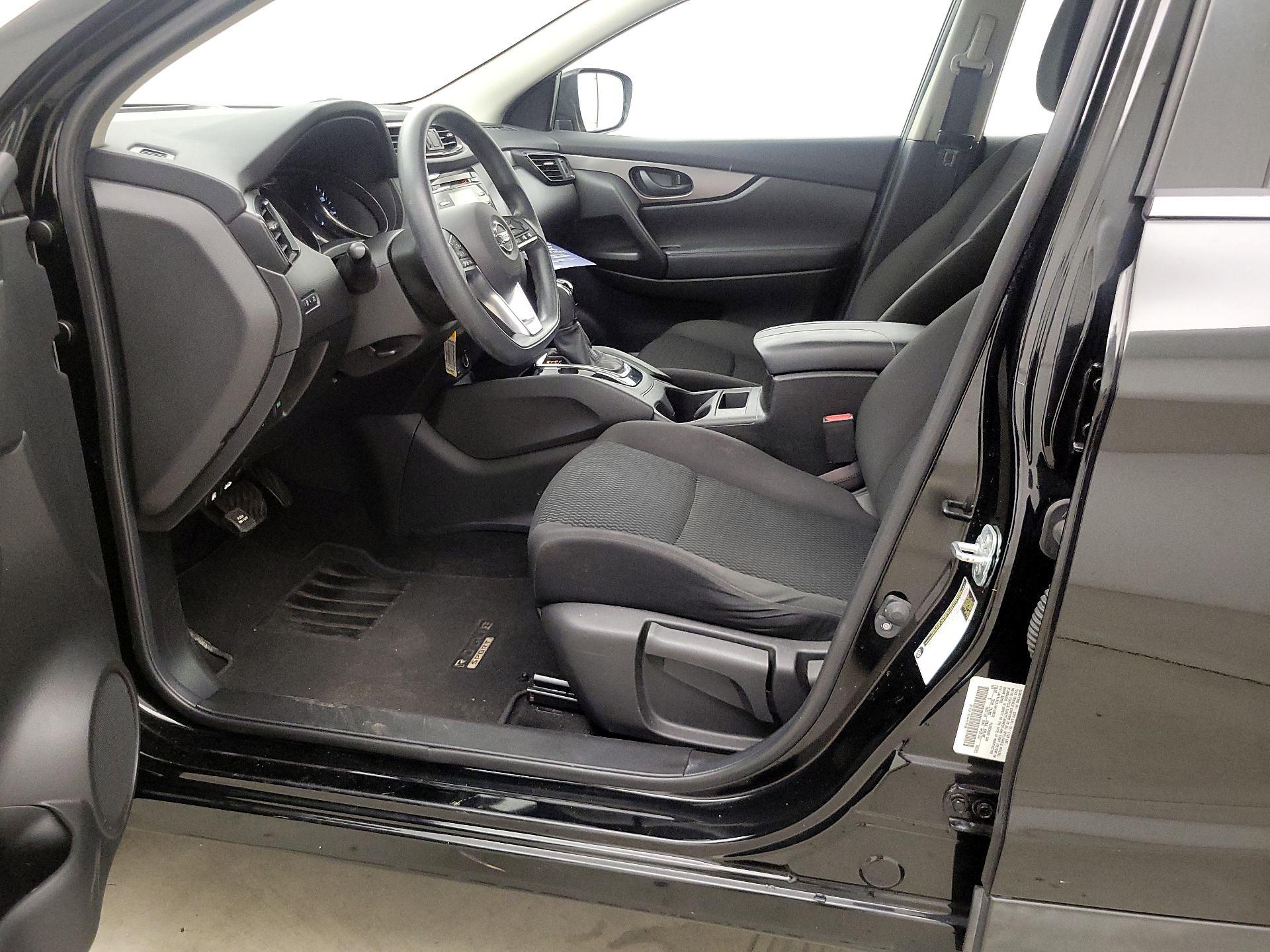 Thumbnail: 2017 Nissan Rogue Sport - 11