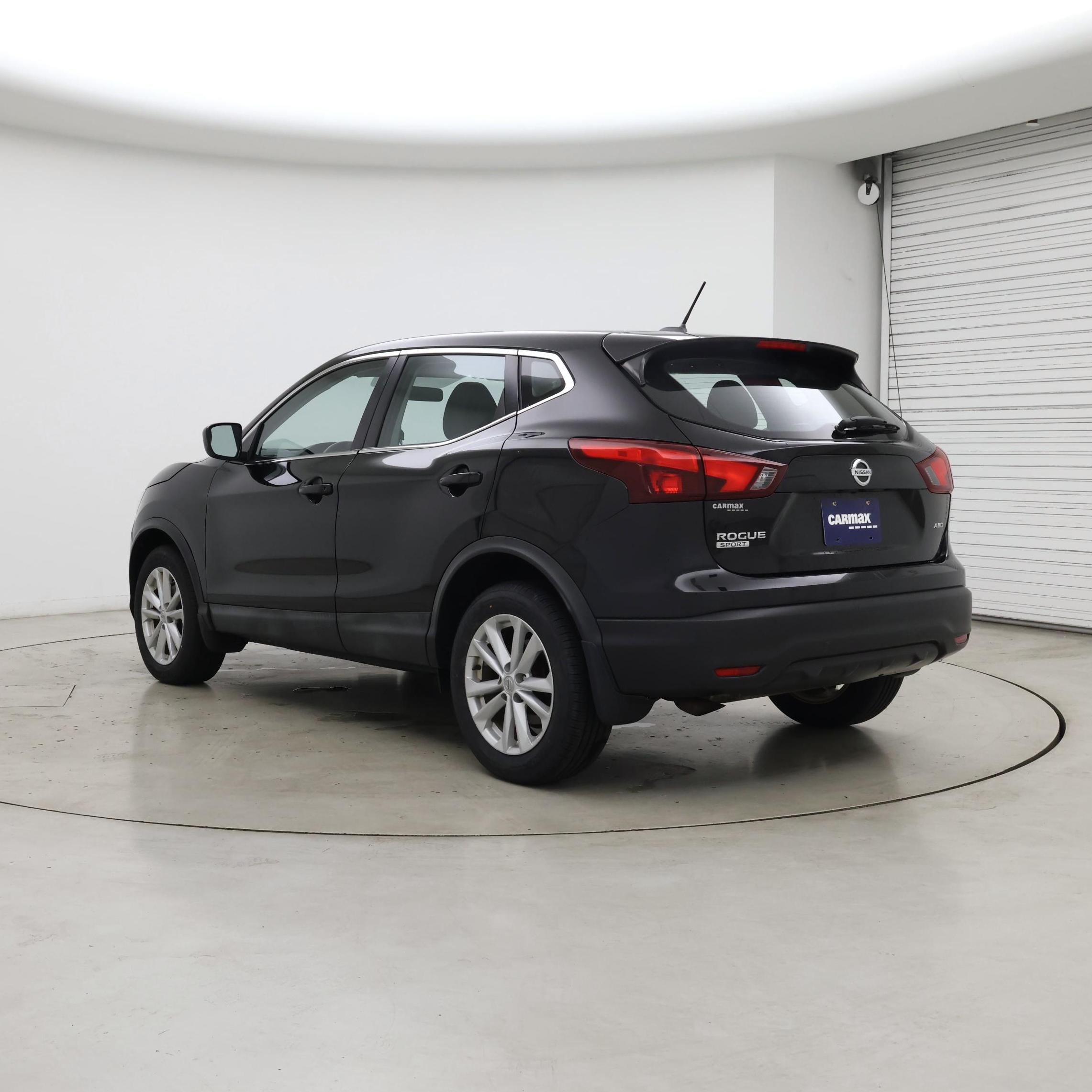 Thumbnail: 2017 Nissan Rogue Sport - 2