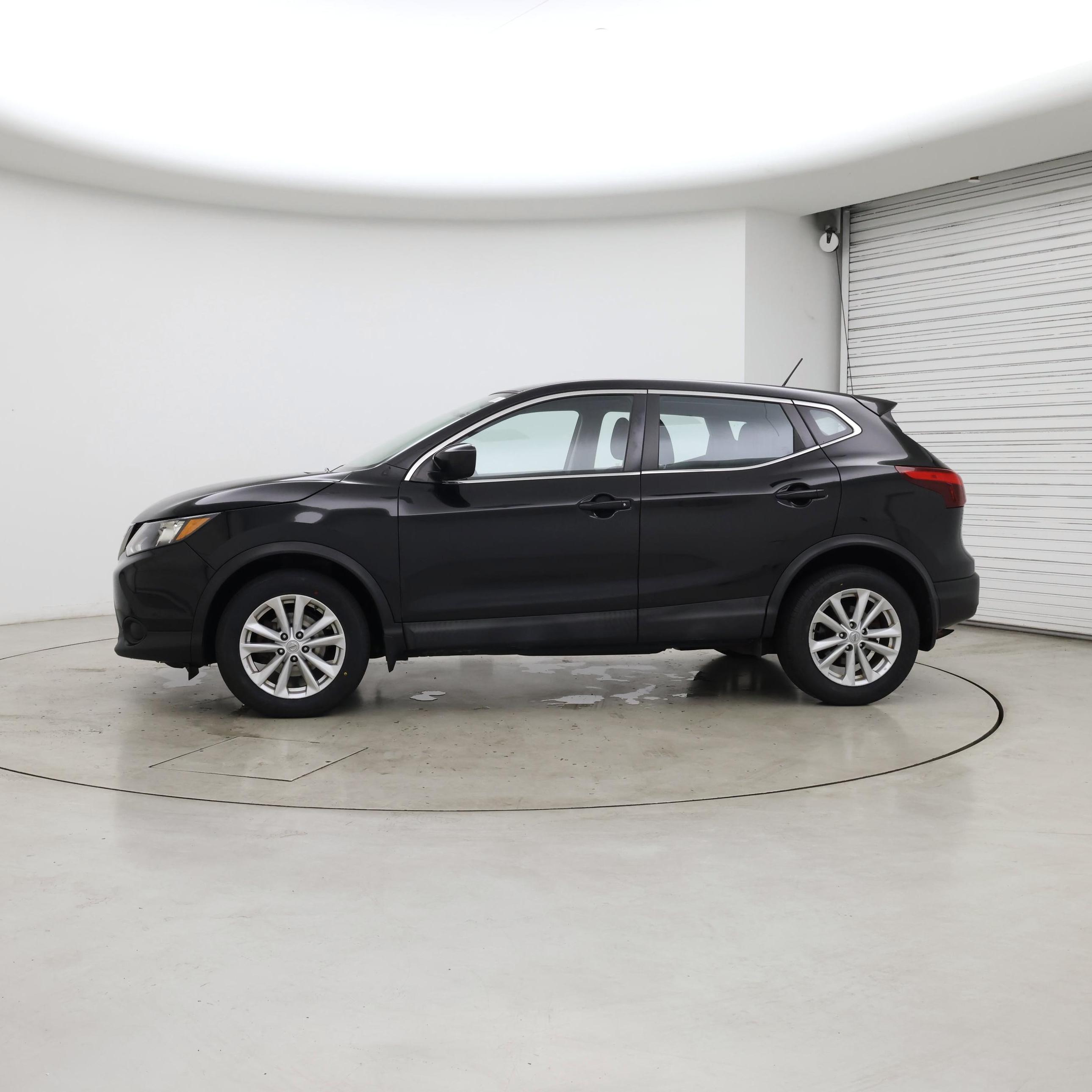 Thumbnail: 2017 Nissan Rogue Sport - 3