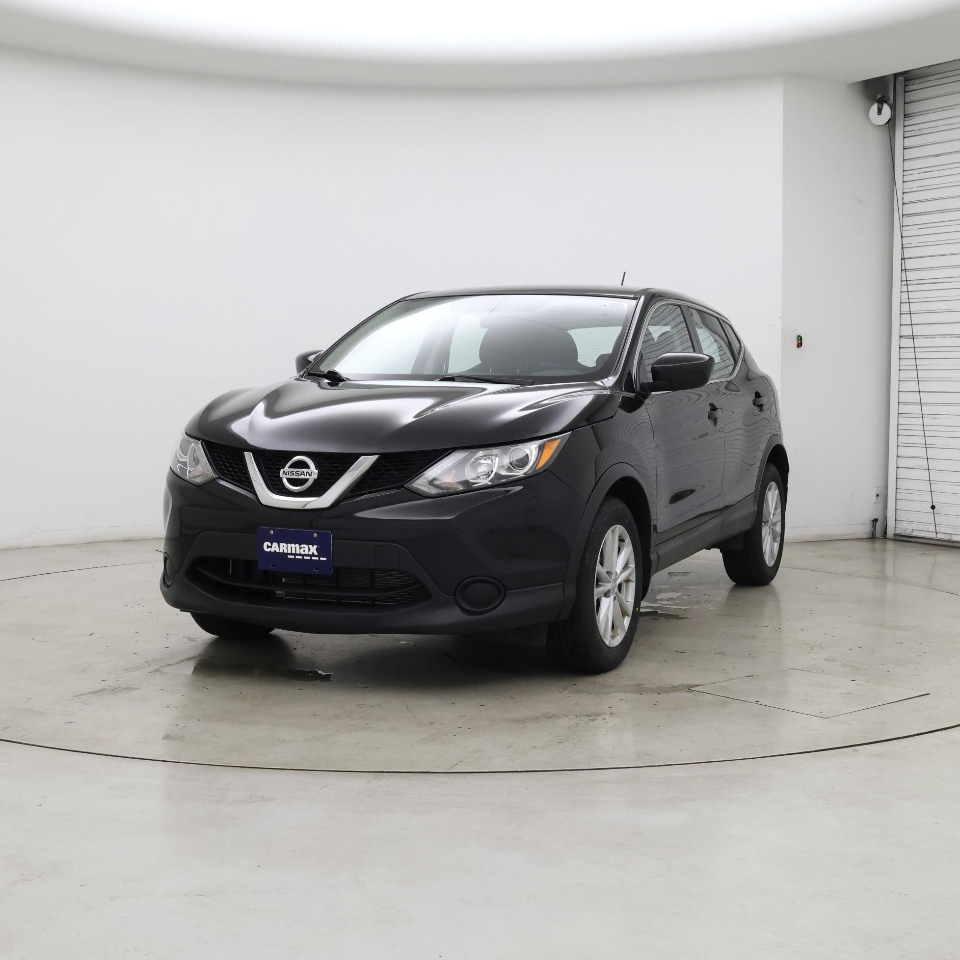 Thumbnail: 2017 Nissan Rogue Sport - 4